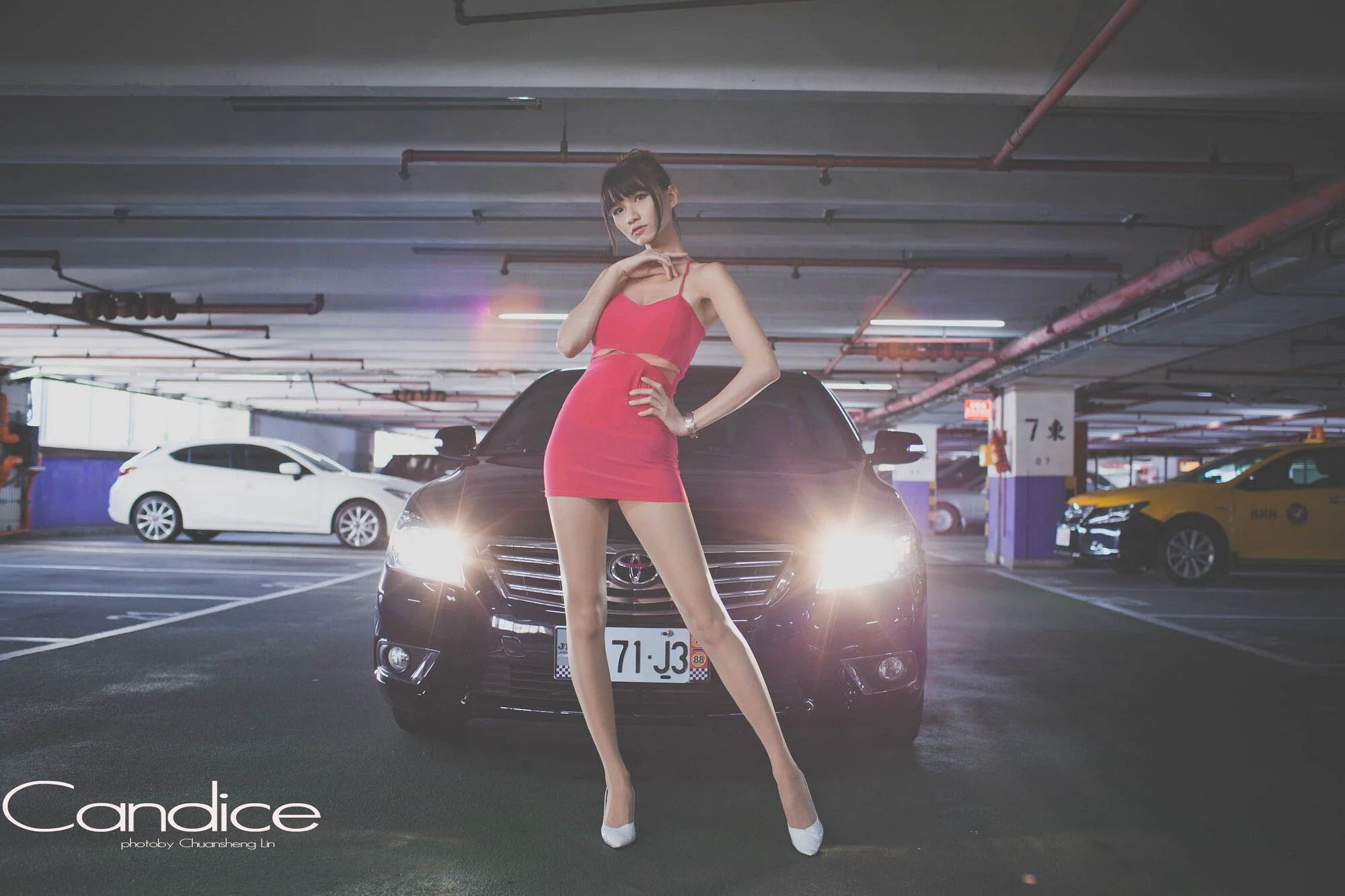 [台湾嫩模] 蔡译心Candice《车外拍》 写真集 - 爱照片