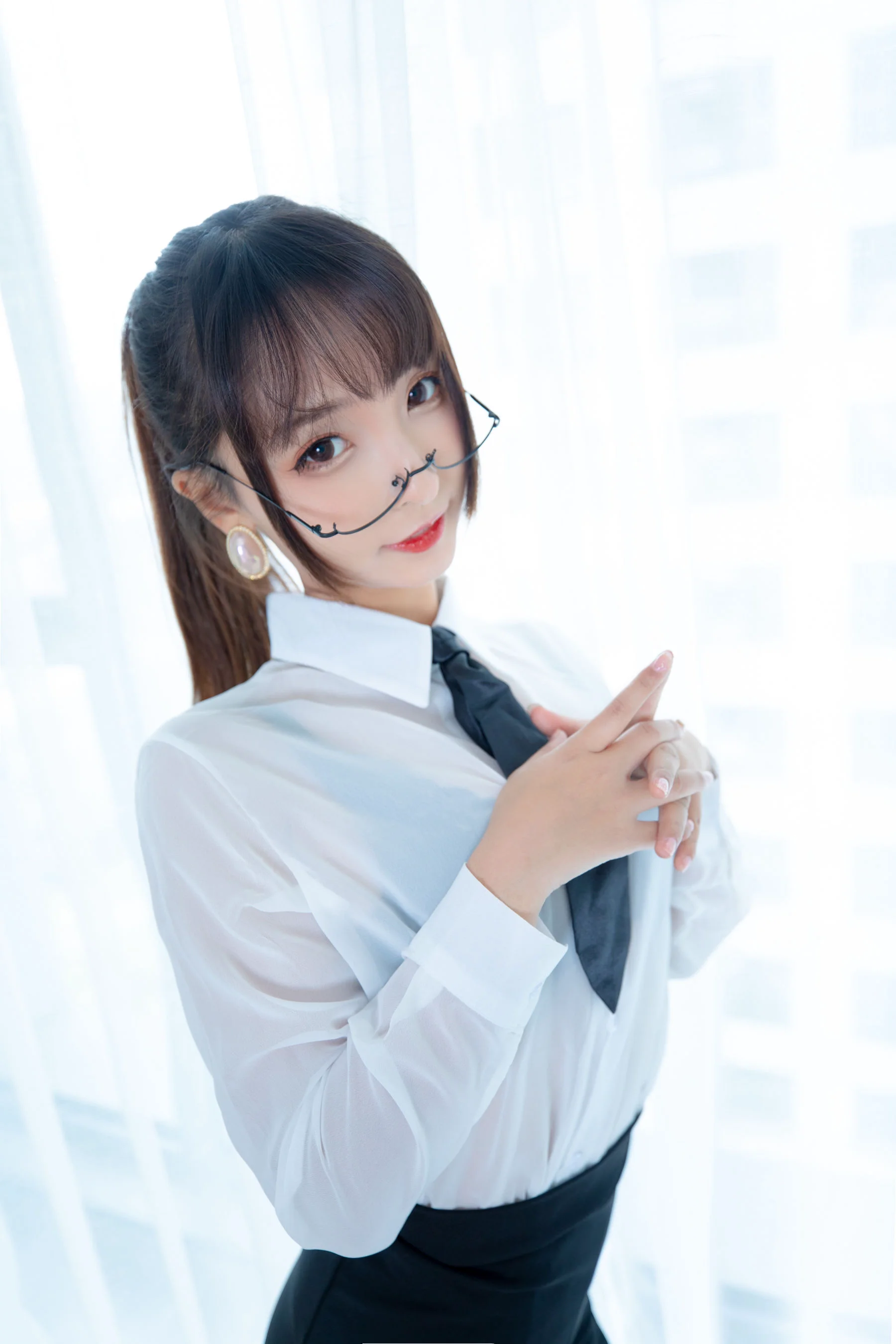 萝莉神楽板真冬 《ホワイトオフィス》 写真集 - 爱照片
