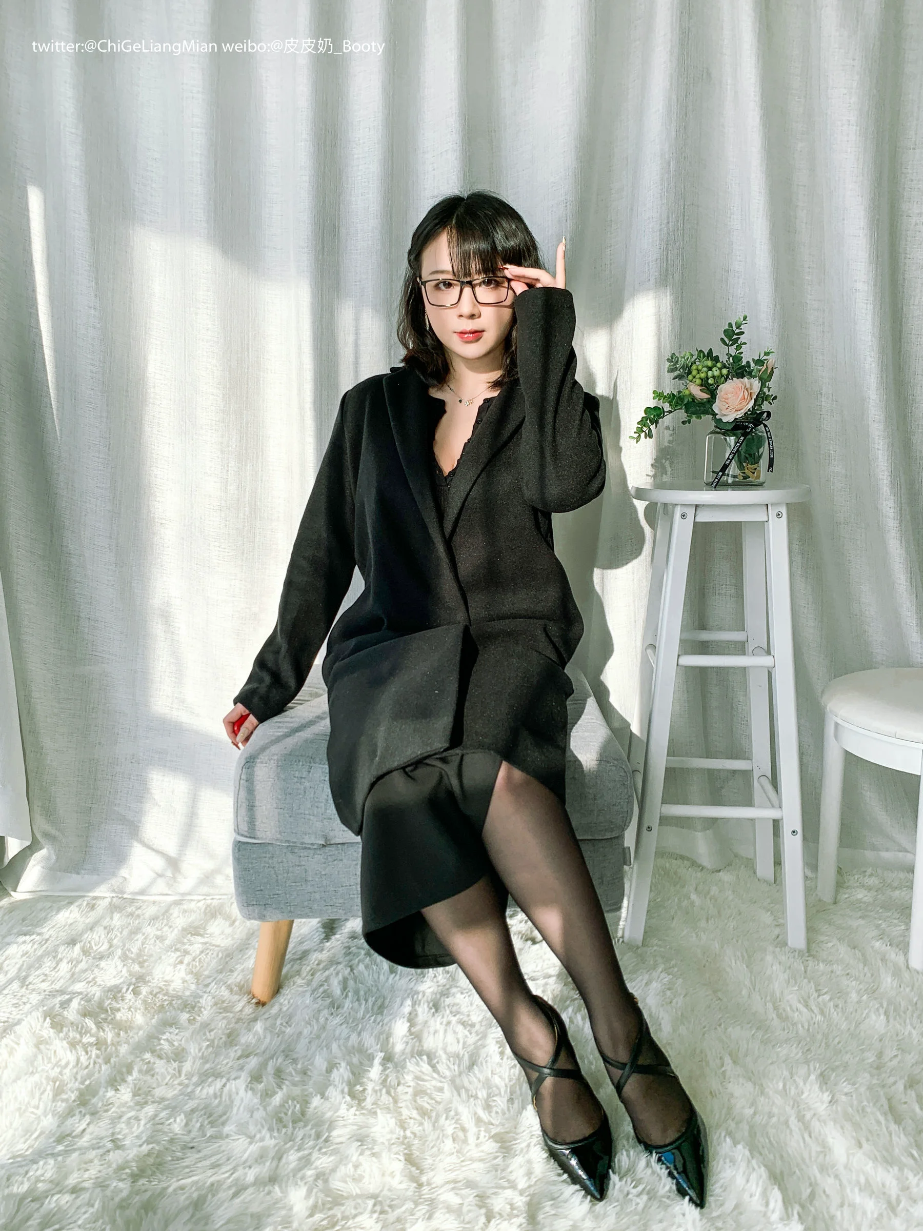 皮皮奶可可爱了啦 《黑色OL》 写真集 - 爱照片