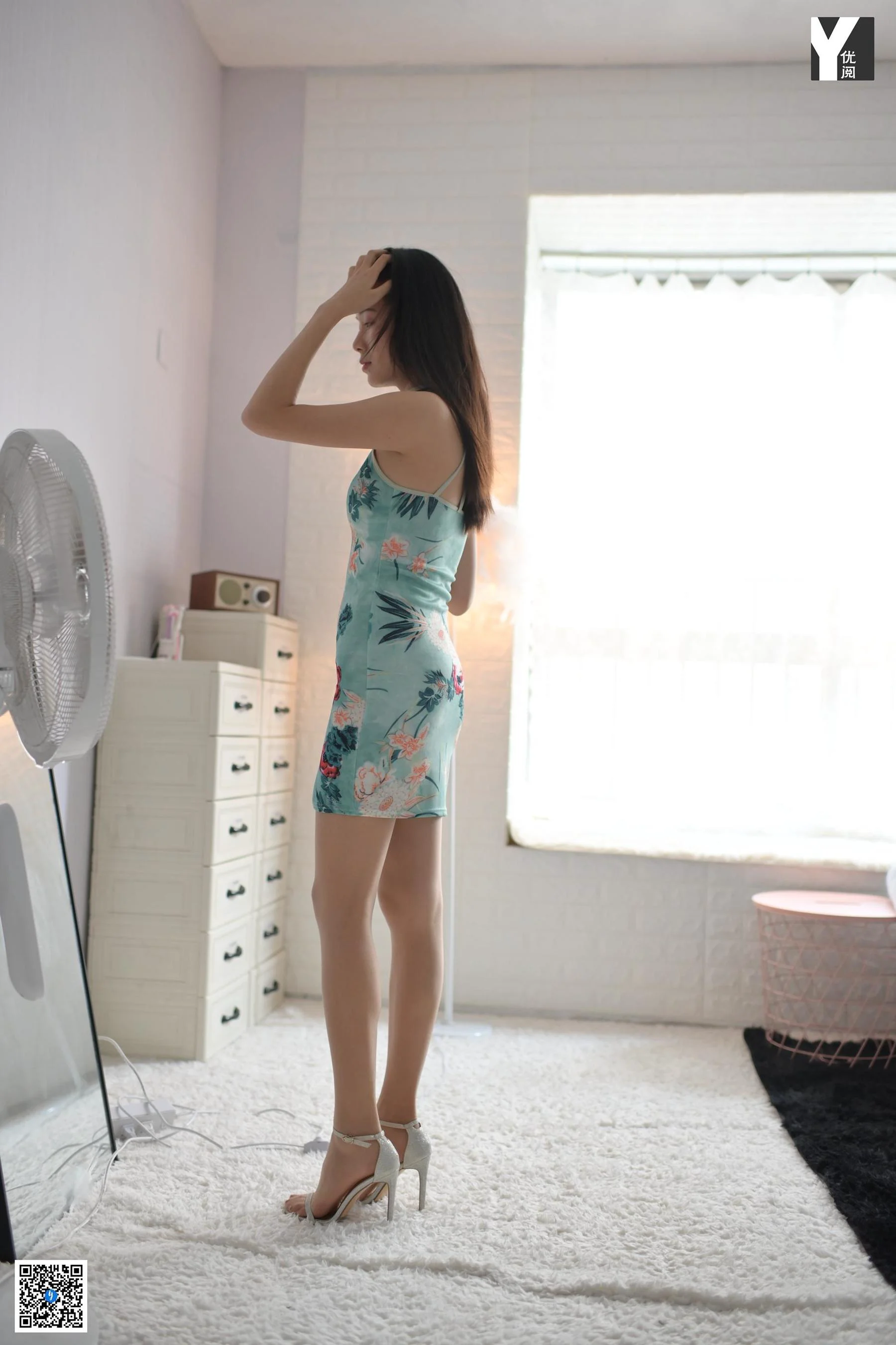 [IESS异思趣向] 模特：小小《优雅旗袍美》 肉丝美腿写真集 - 爱照片
