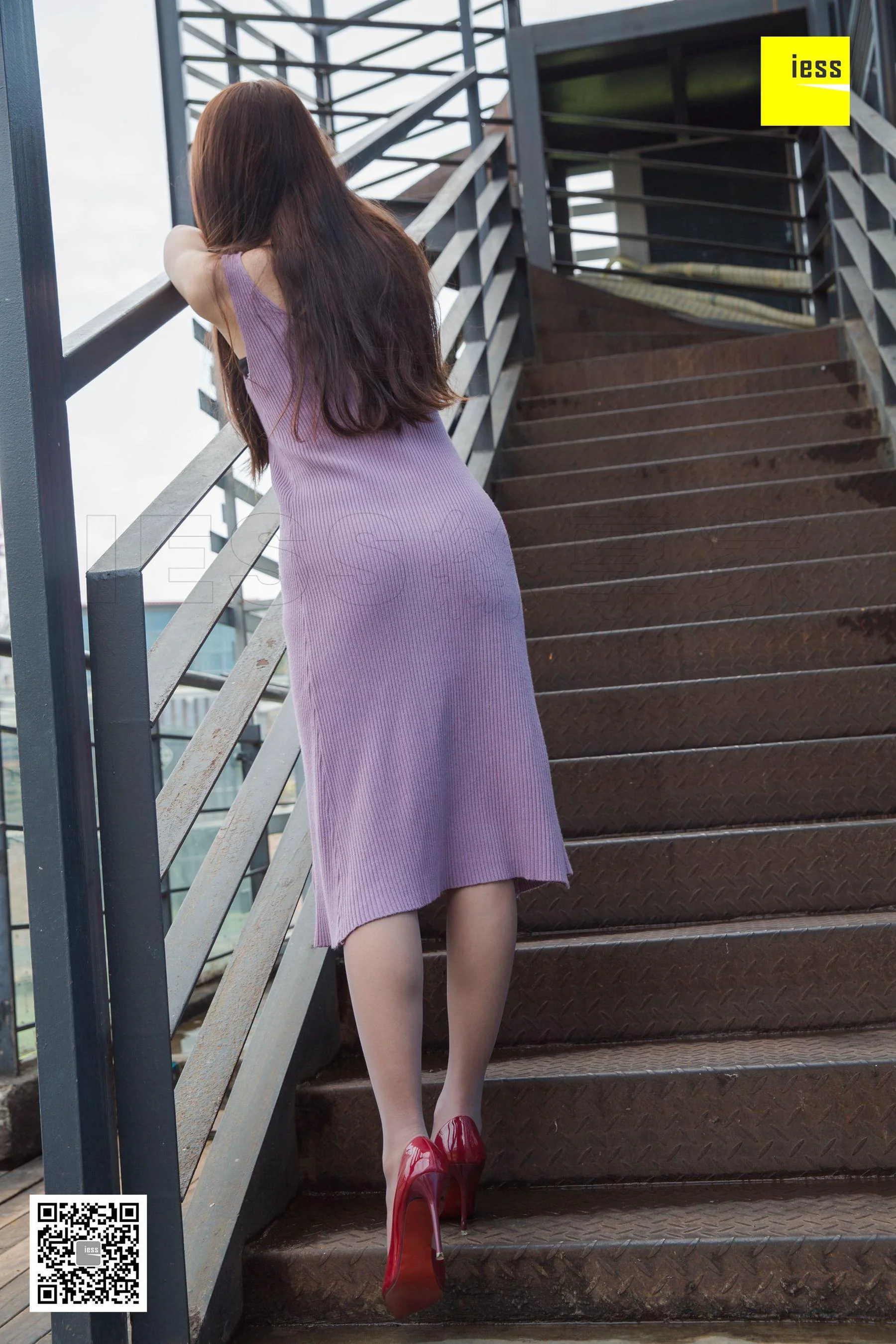 模特婉萍 《婉萍祝大家元旦快乐》 [异思趣向IESS] 写真集 - 爱照片