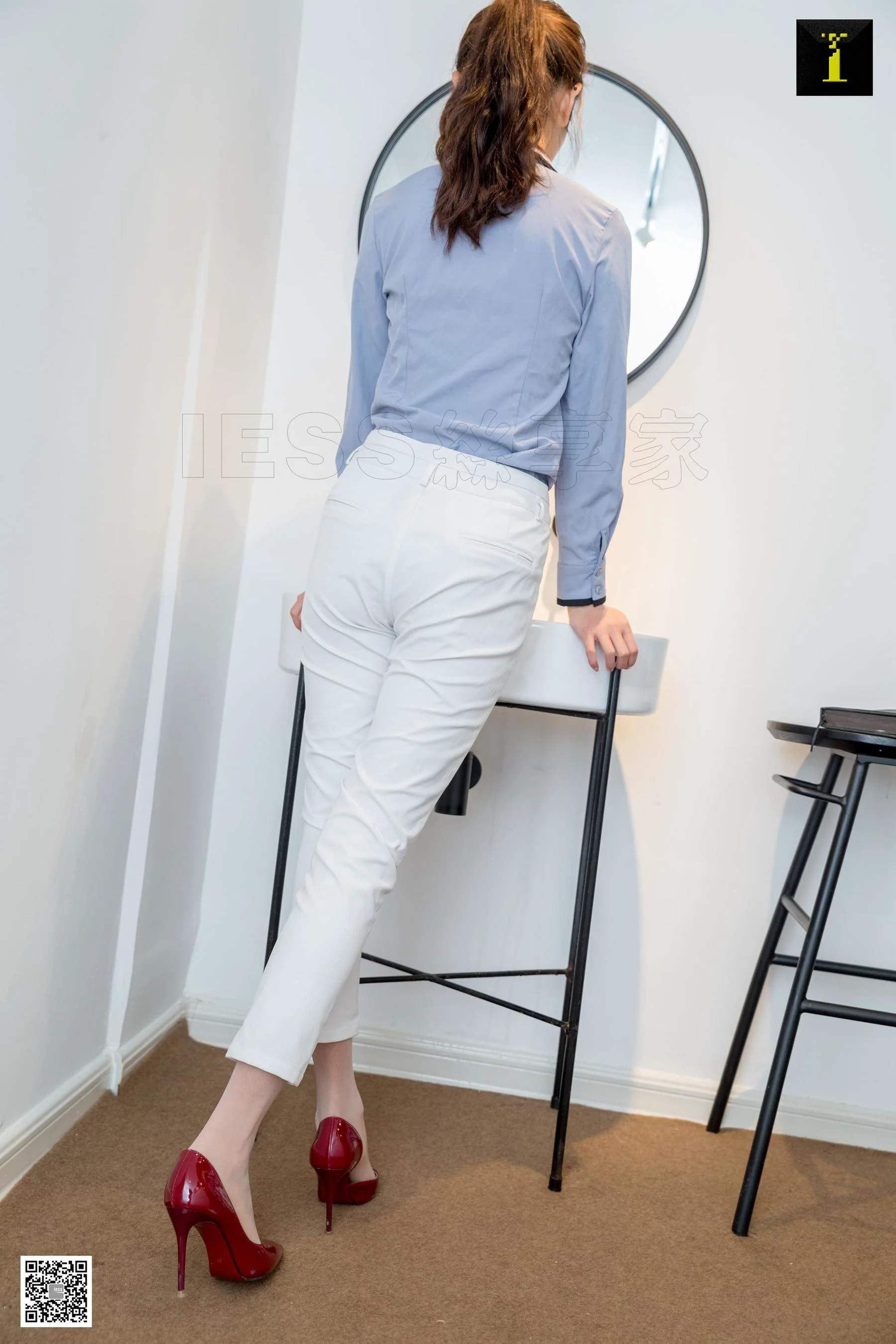 模特婉萍《婉萍简约白色西装裤》[异思趣向IESS] 美腿高跟写真集 - 爱照片