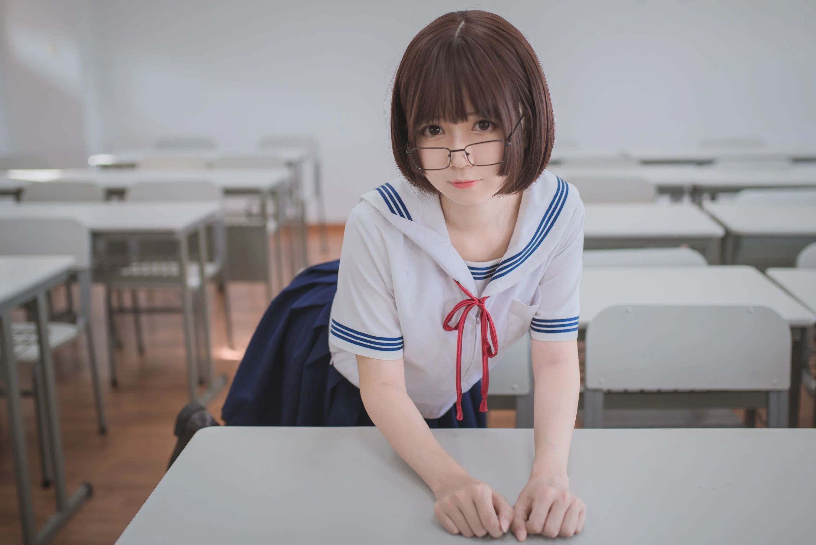 白金Saki《蘑菇头黑丝JK》 [萝莉COS] 写真集 - 爱照片