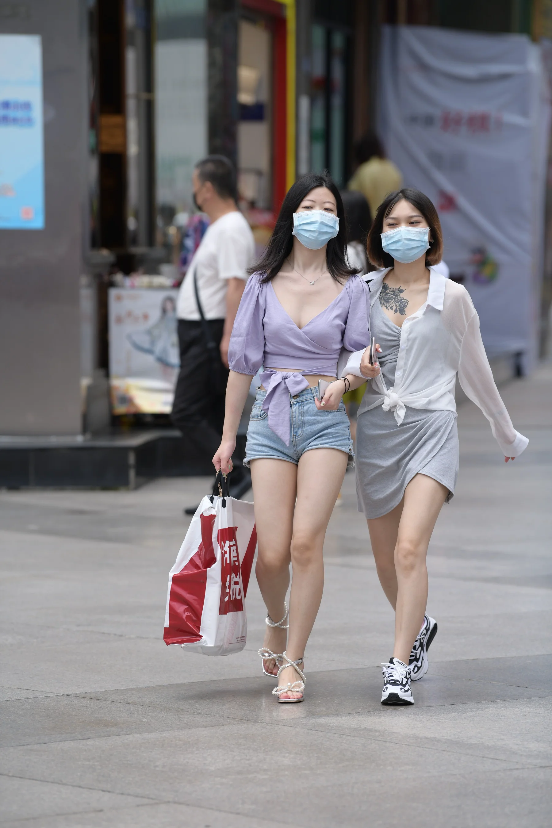 视觉冲击作品 性感的单眼皮热裤女孩 写真 - 爱照片