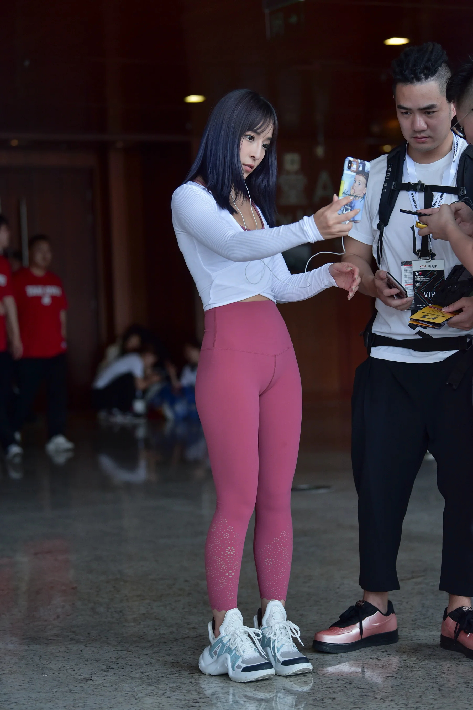 赛德克作品 – 玩直播的甜美小姐姐 回头率真高 写真 - 爱照片