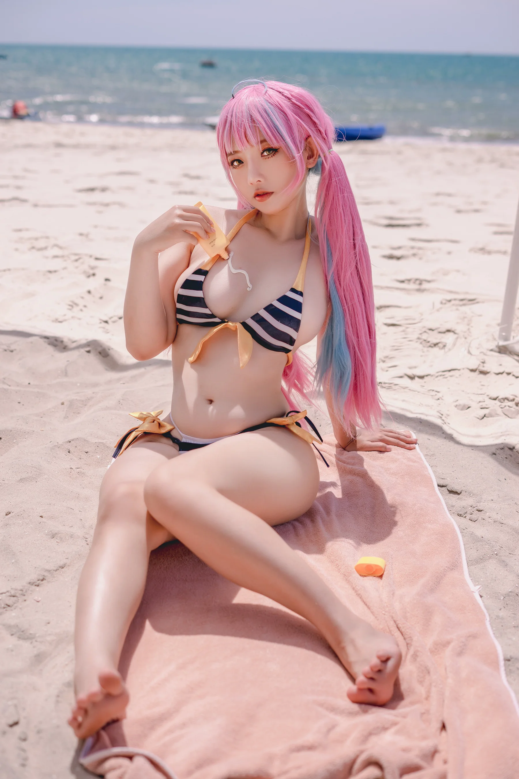 Messie Huang – Aqua Bikini - 爱照片