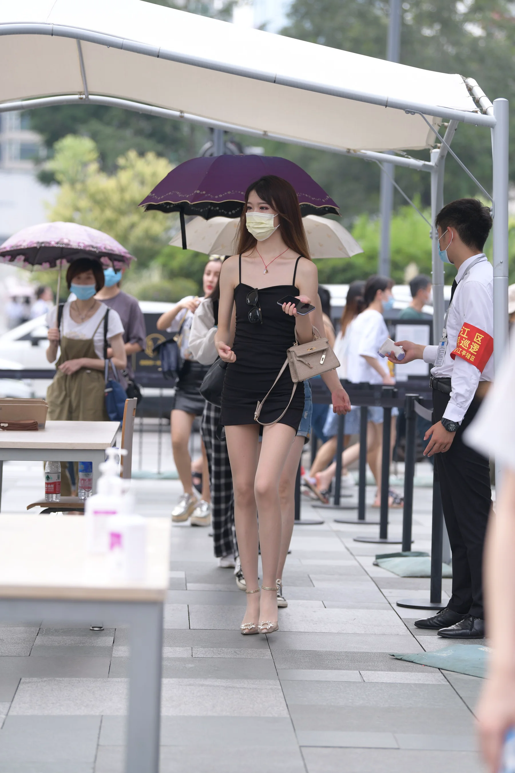摄神街拍作品 – 性感吊带裙肉丝美腿美女 写真 - 爱照片