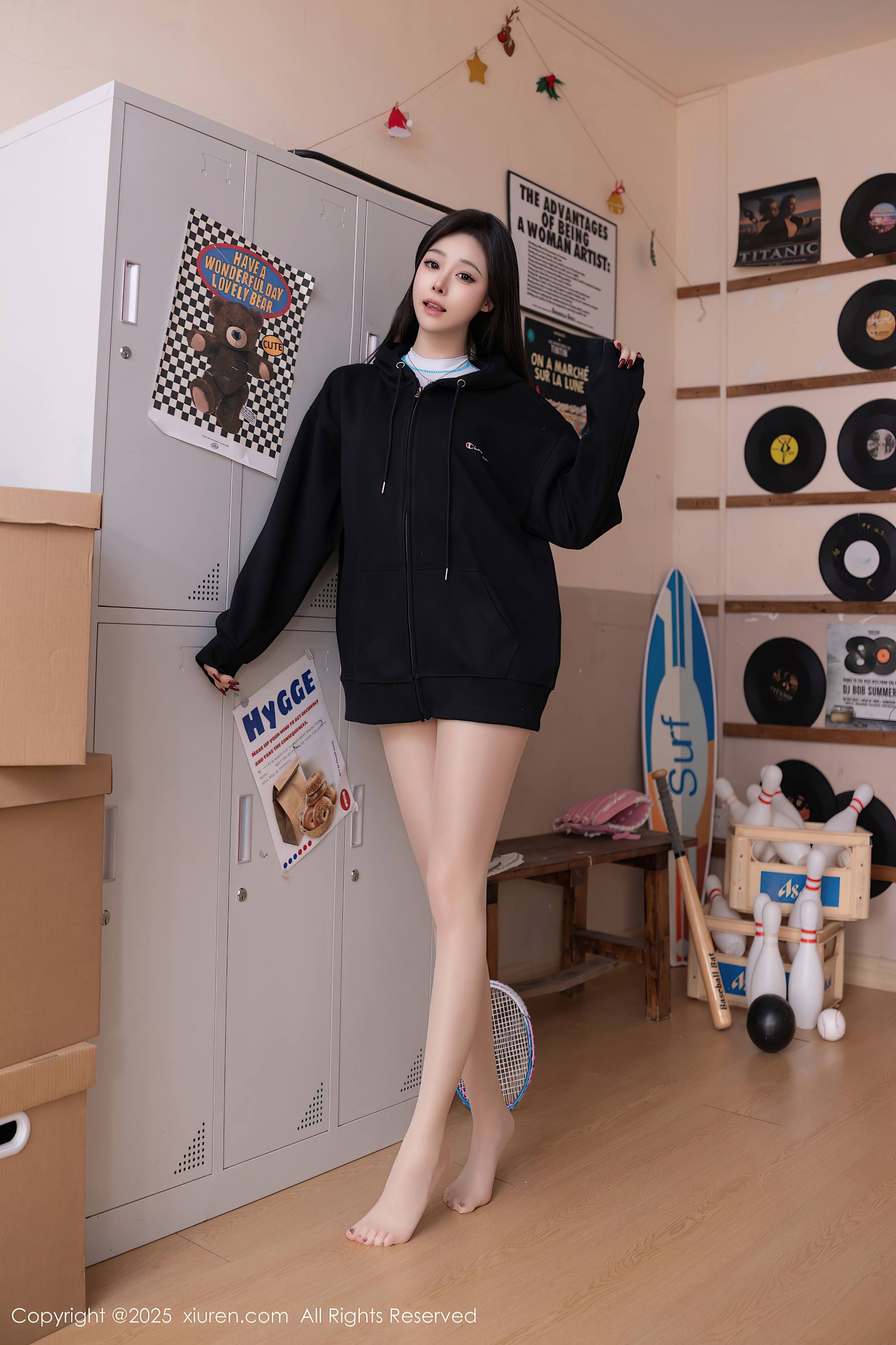 [XiuRen秀人网] No.9707 小逗逗 丝袜美腿 - 爱照片