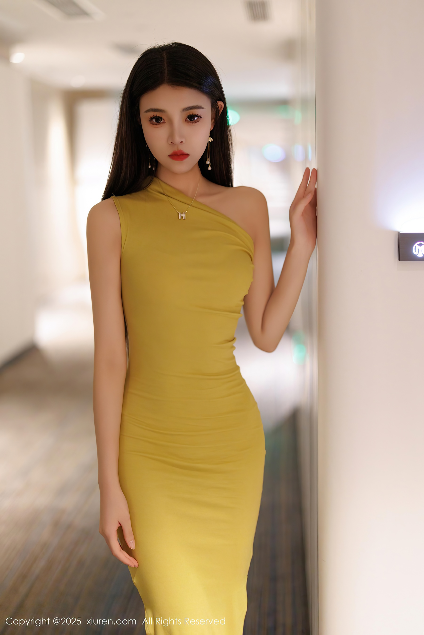 [XiuRen秀人网] No.9761 初梦瑶 美腿性感 - 爱照片