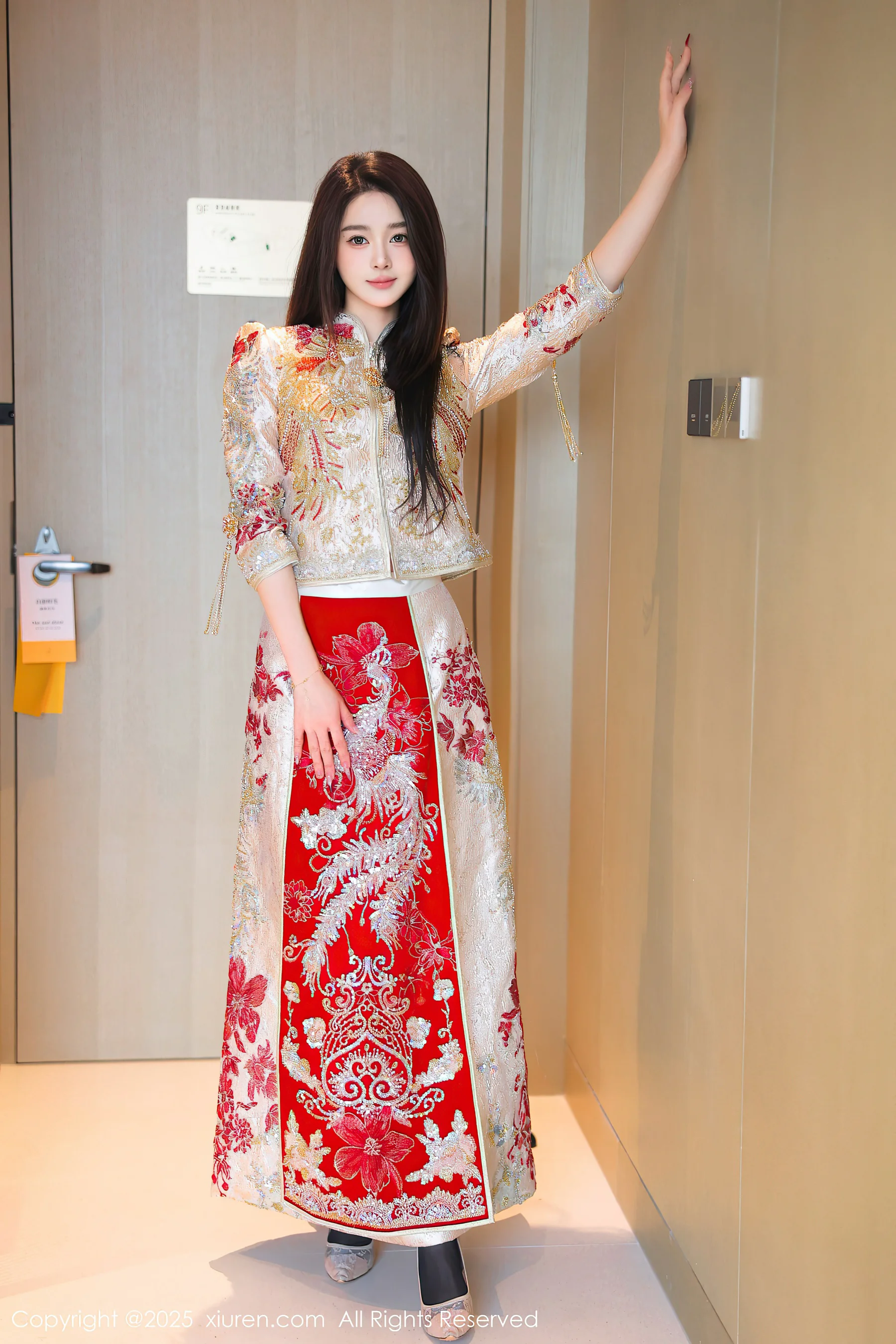 [XiuRen秀人网] No.9833 Candy糖糖 妩媚美腿 - 爱照片
