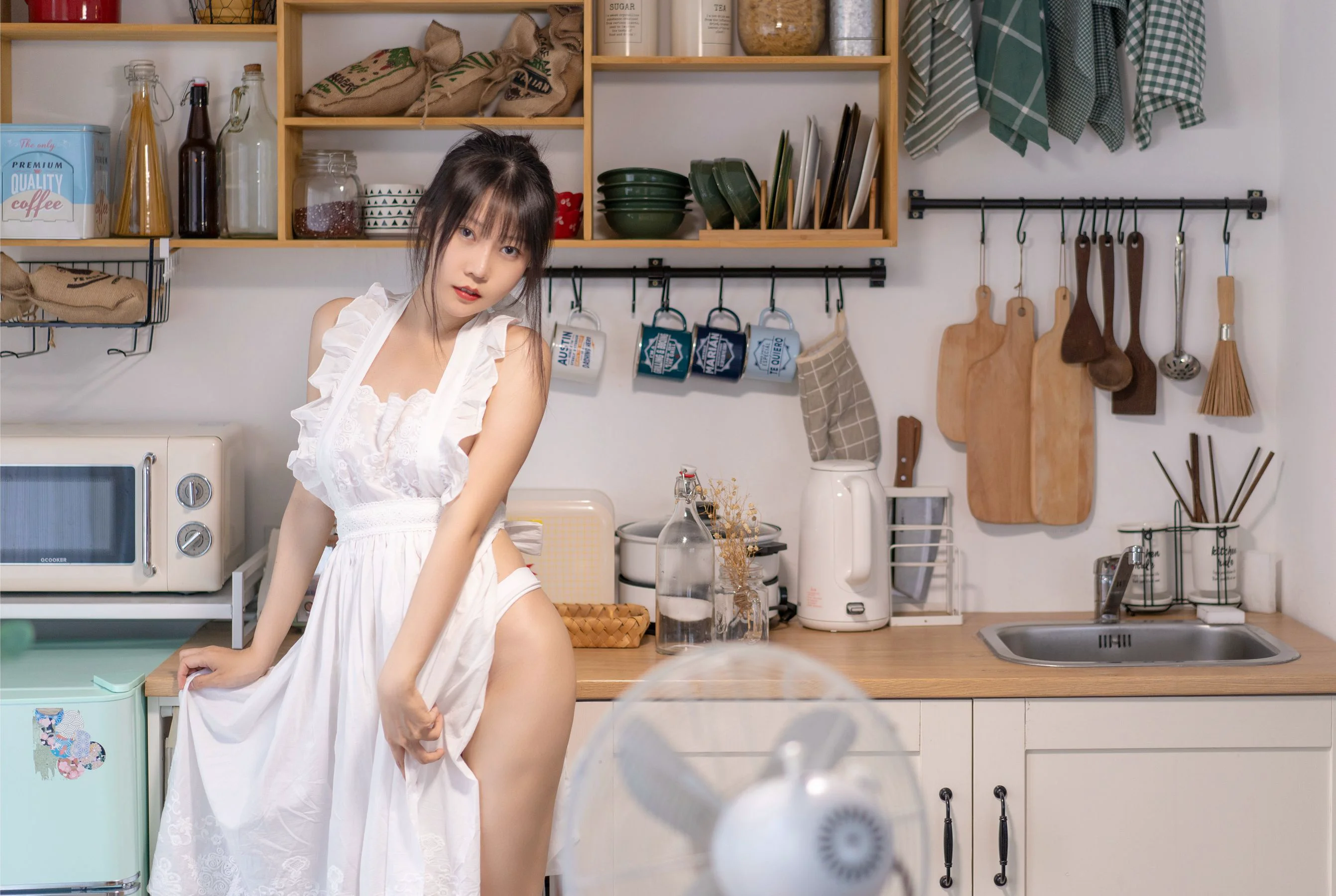 [COS福利] 香草喵露露 – 厨娘 写真套图 - 爱照片