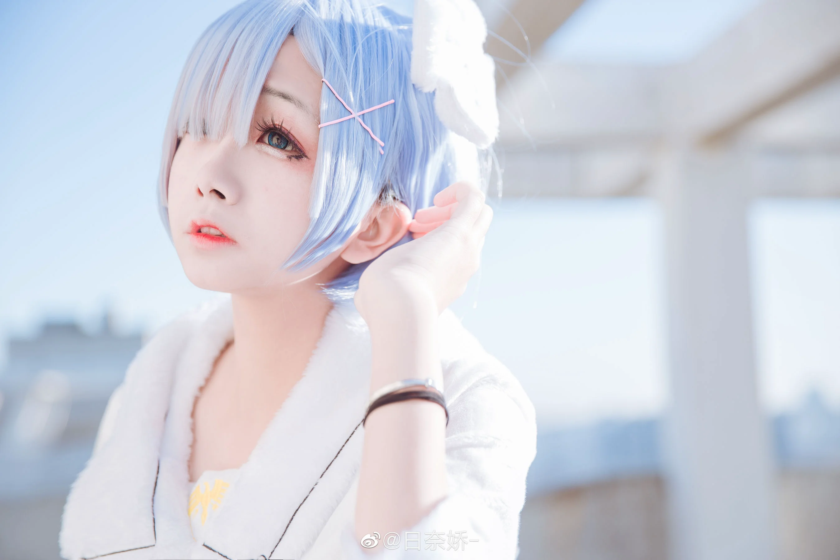 [COS福利] 日奈娇 – 蕾姆 白裙 写真套图 - 爱照片