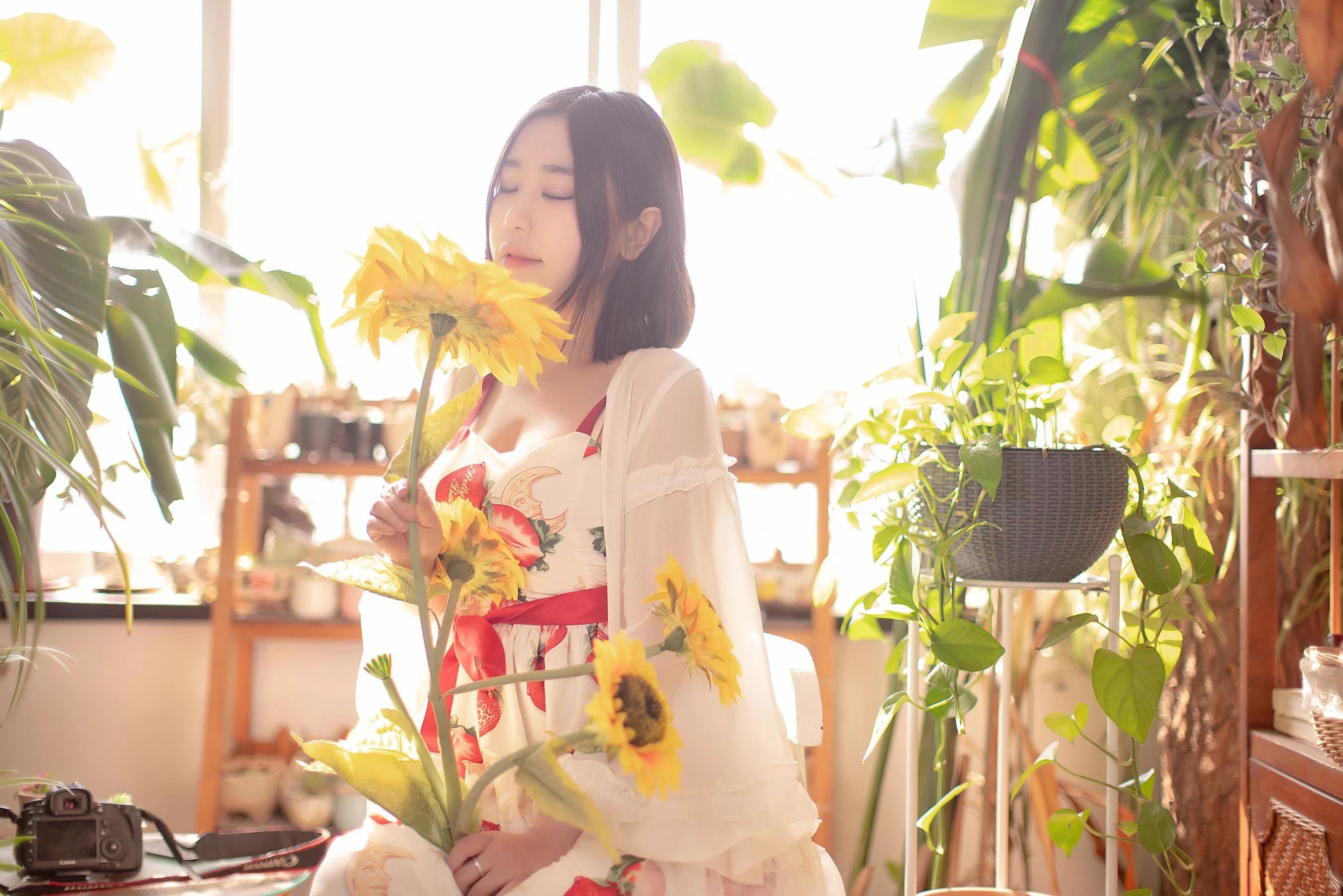 [Cosplay] 动漫博主穆零Mu0 – 小草莓 写真套图 - 爱照片