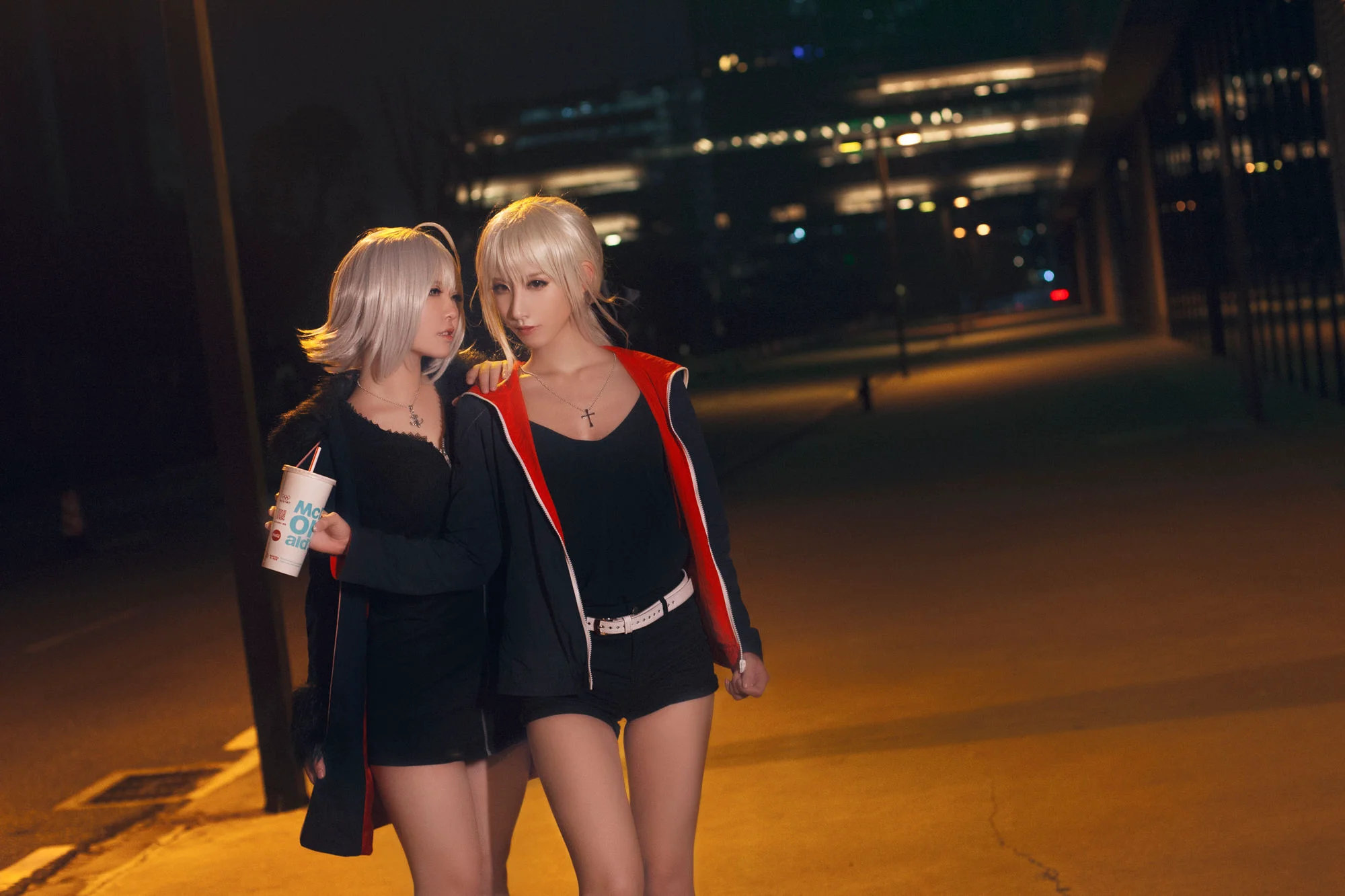 [网红COSER写真] 半半子&索索sophia – 黑贞2 - 爱照片