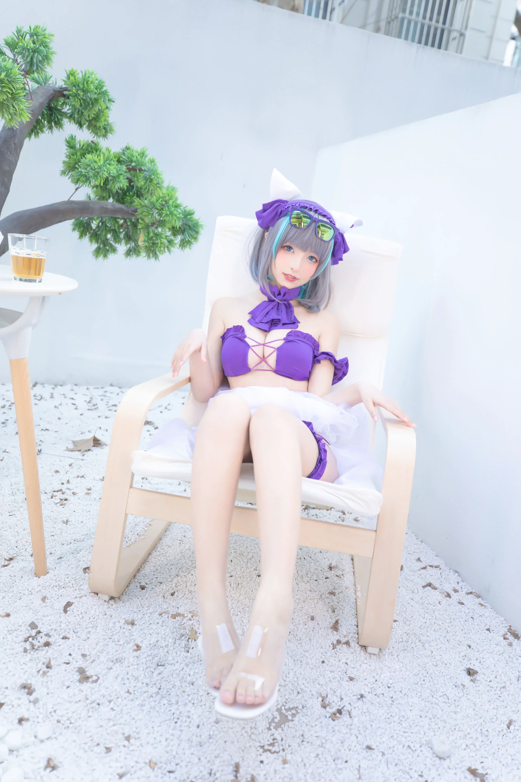 [网红COSER] 萝莉神楽板真冬 之 柴郡 – 纯色庭院 写真套图 - 爱照片