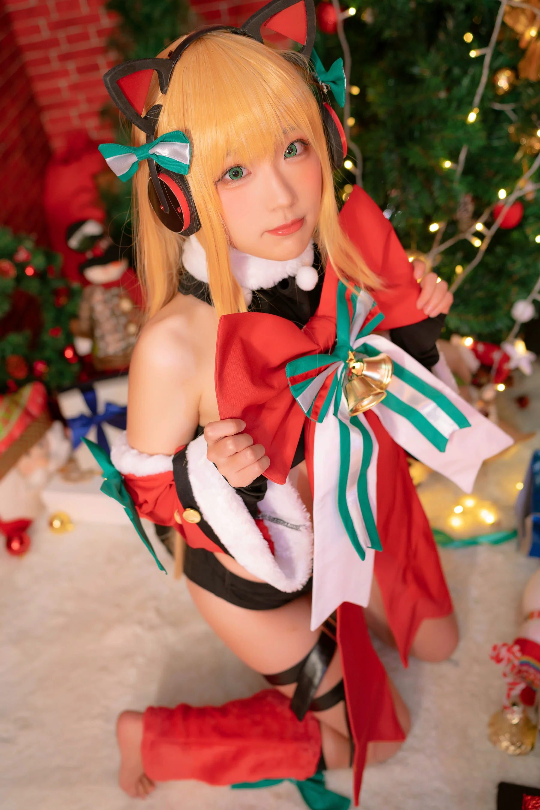 [网红COSER] 动漫博主Mime弥美 – 少女前线 TMP 圣诞节 写真套图 - 爱照片