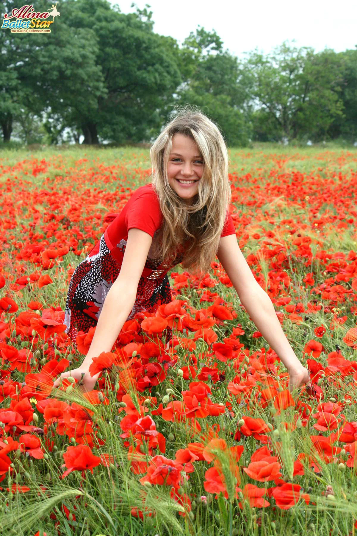 Alina Balletstar – Red Field - 爱照片