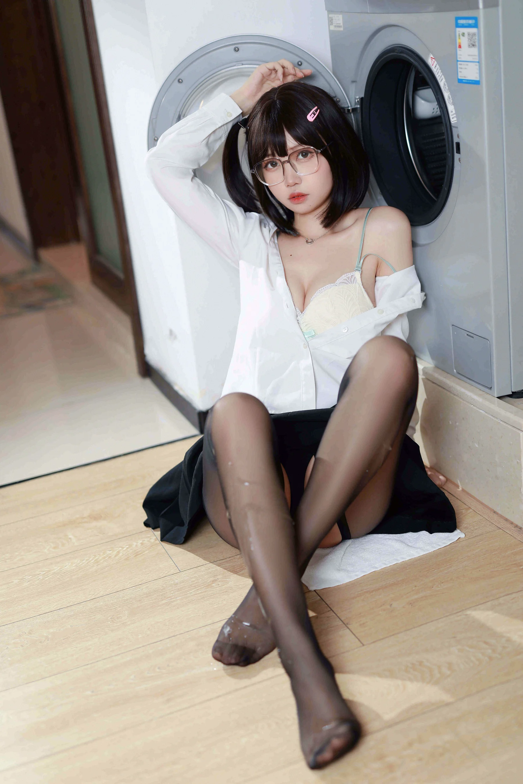 洛桑w伊梓 – 眼镜妹妹 - 爱照片