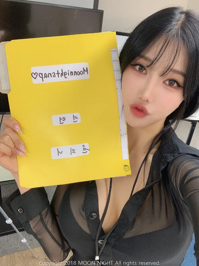 [Moon Night Snap] Yunjin – In The Office - 爱照片
