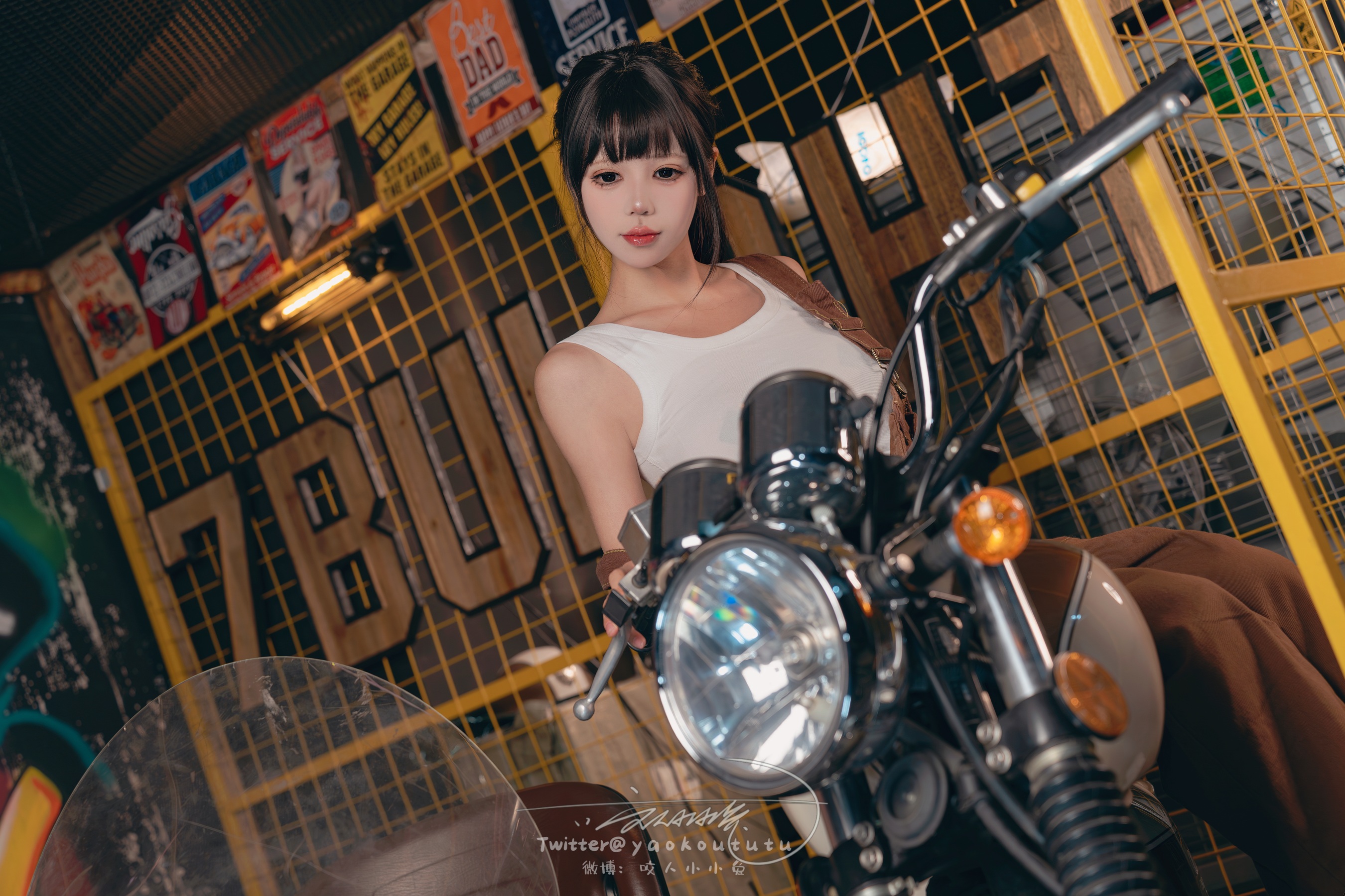 咬一口兔娘 – 24.1月 机车修理工 Shake it - 爱照片