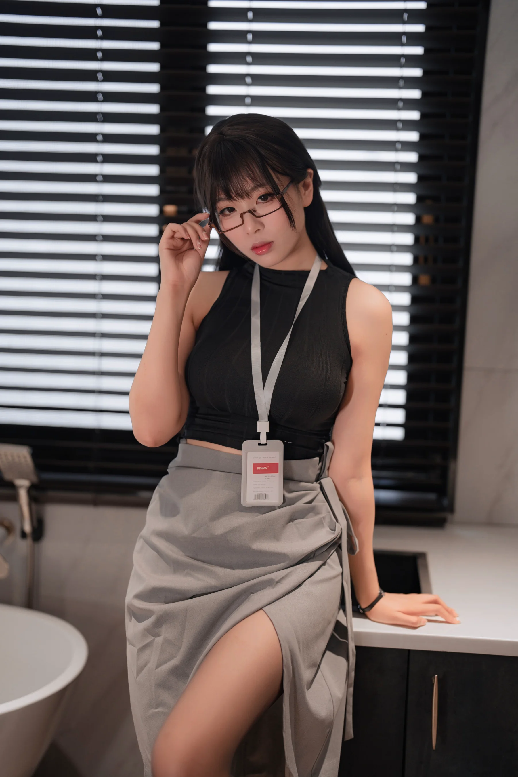 轩萧学姐 – 眼镜娘OL - 爱照片