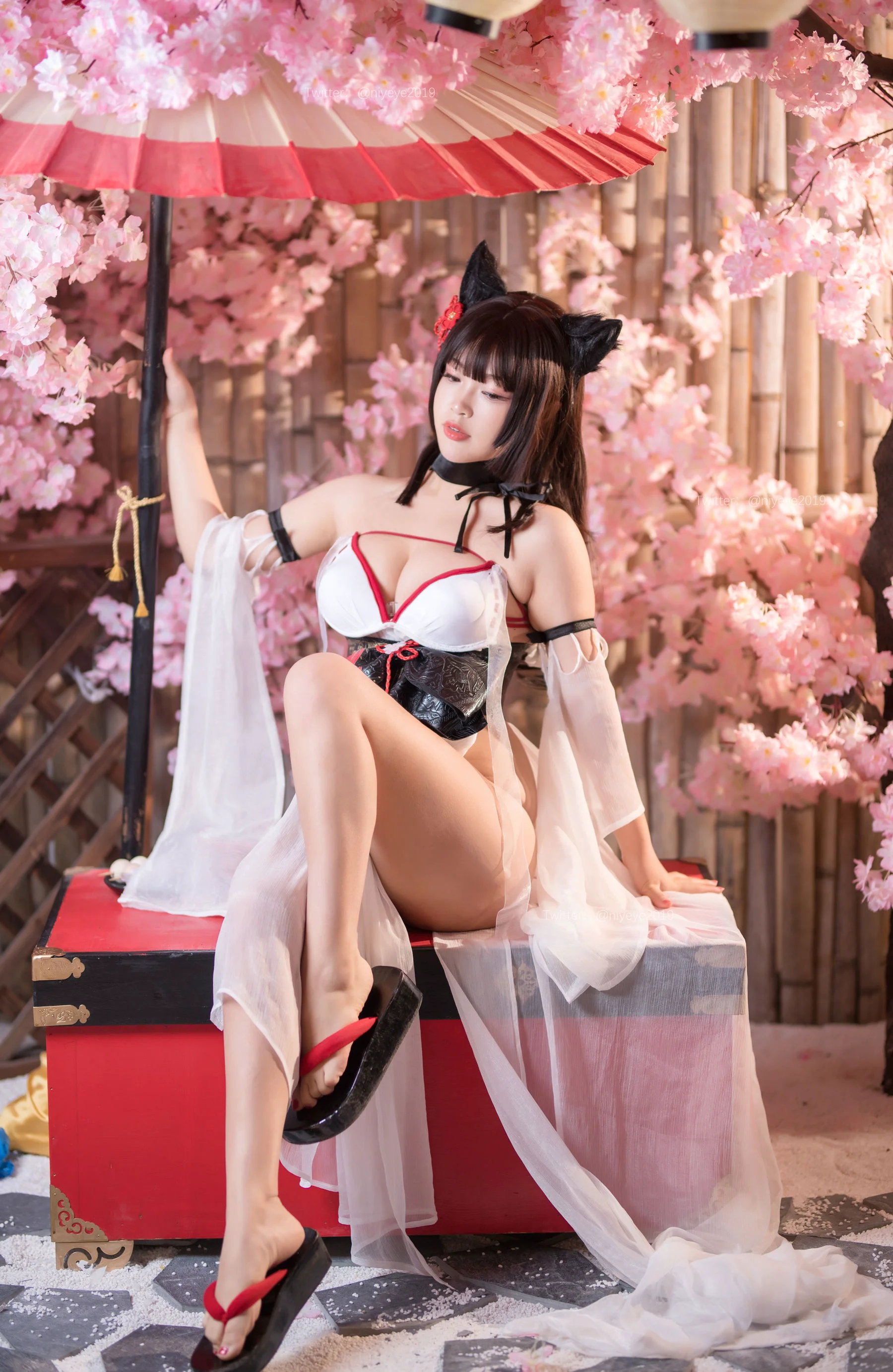[网红COSER] 萌系小姐姐-白烨- – 湿身泳装 - 爱照片
