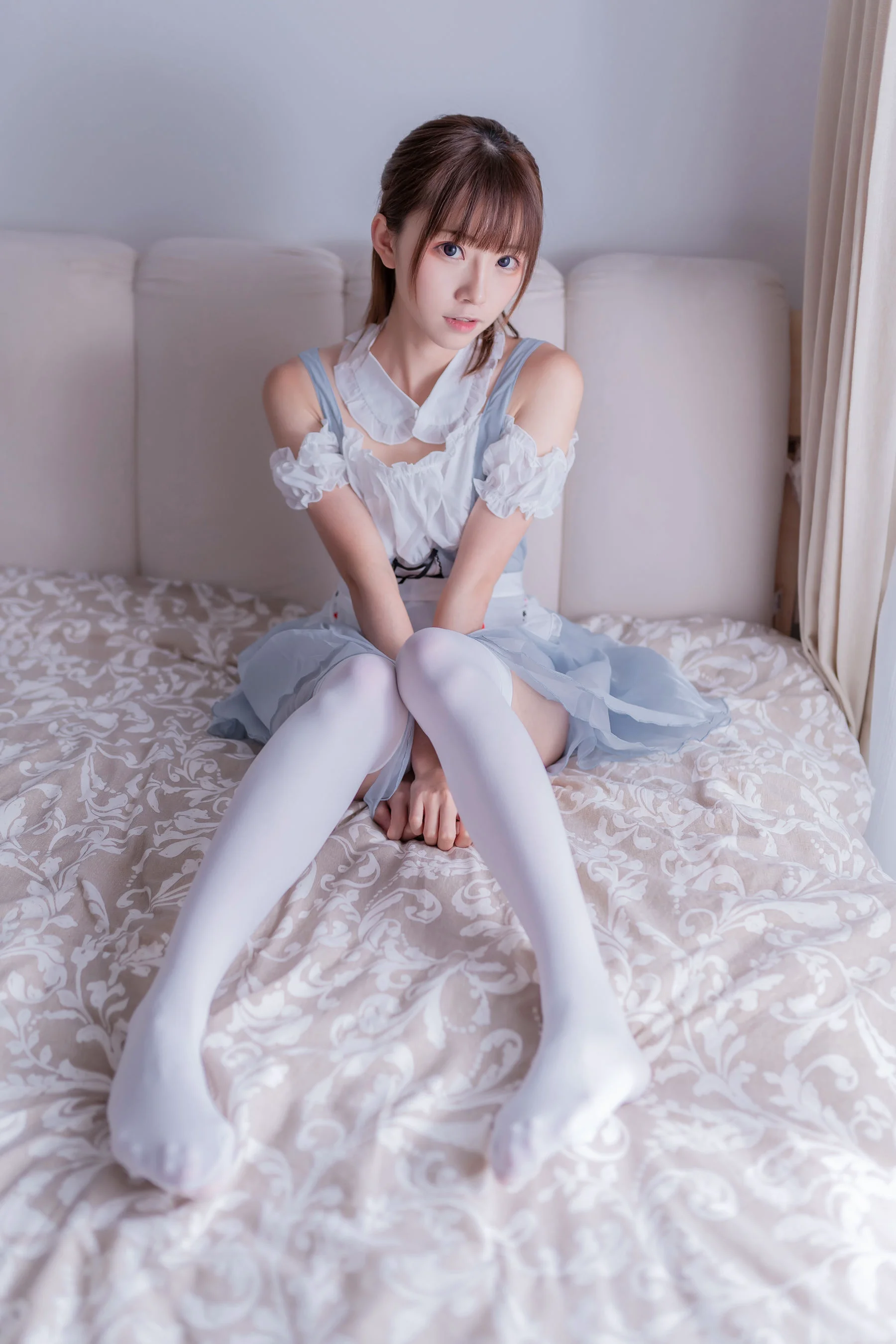 [网红COSER写真] 动漫博主Kitaro_绮太郎 – 白情女仆 - 爱照片