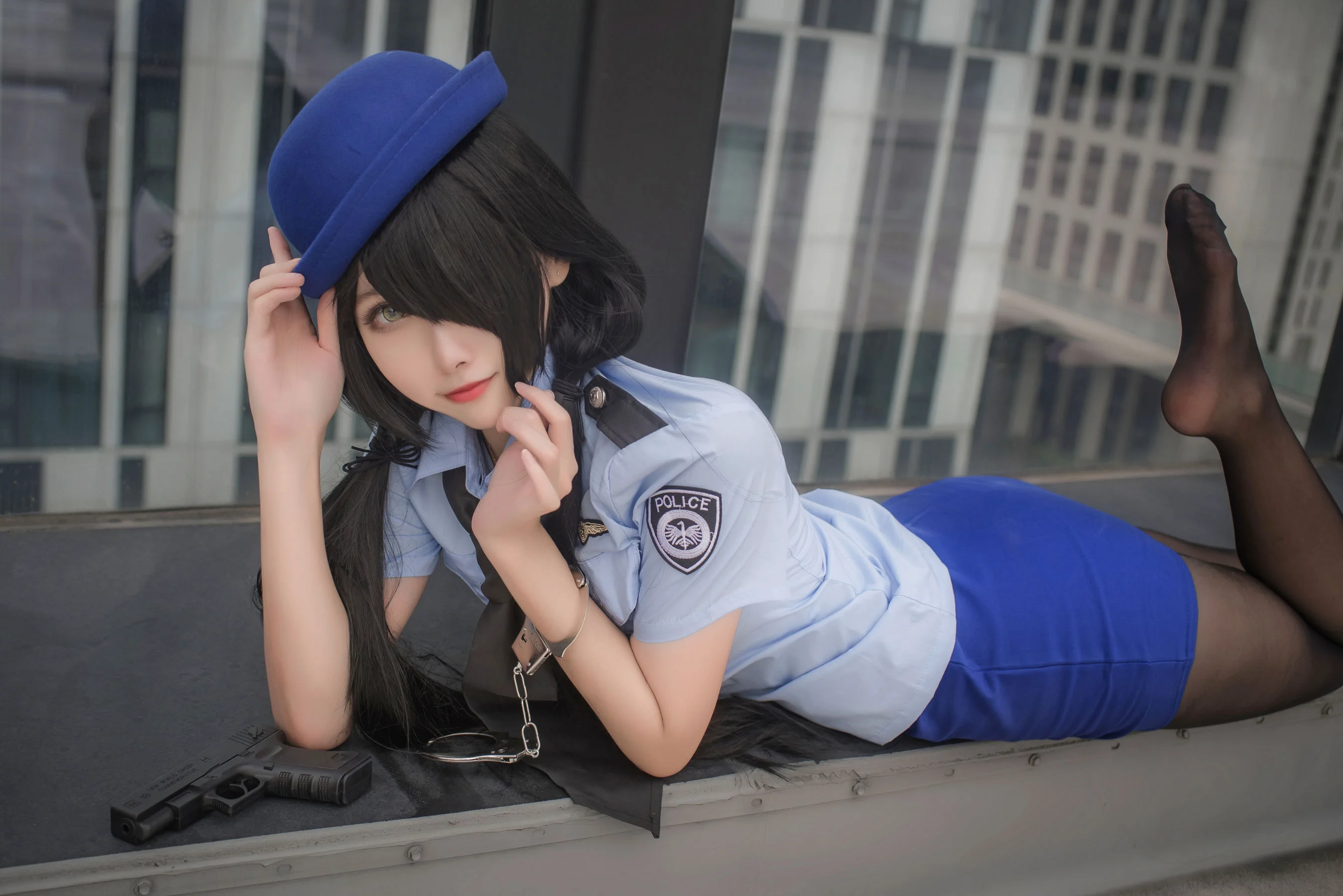 [COS福利] 微博妹子Momoko葵葵 – 狂三 女警 写真套图 - 爱照片