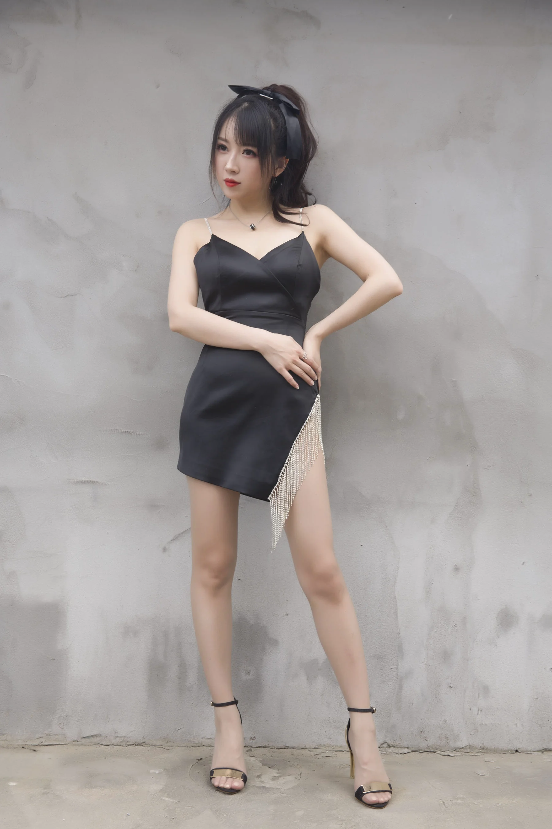 [COS福利] 斗鱼主播小女巫露娜 – 黑色流苏 - 爱照片