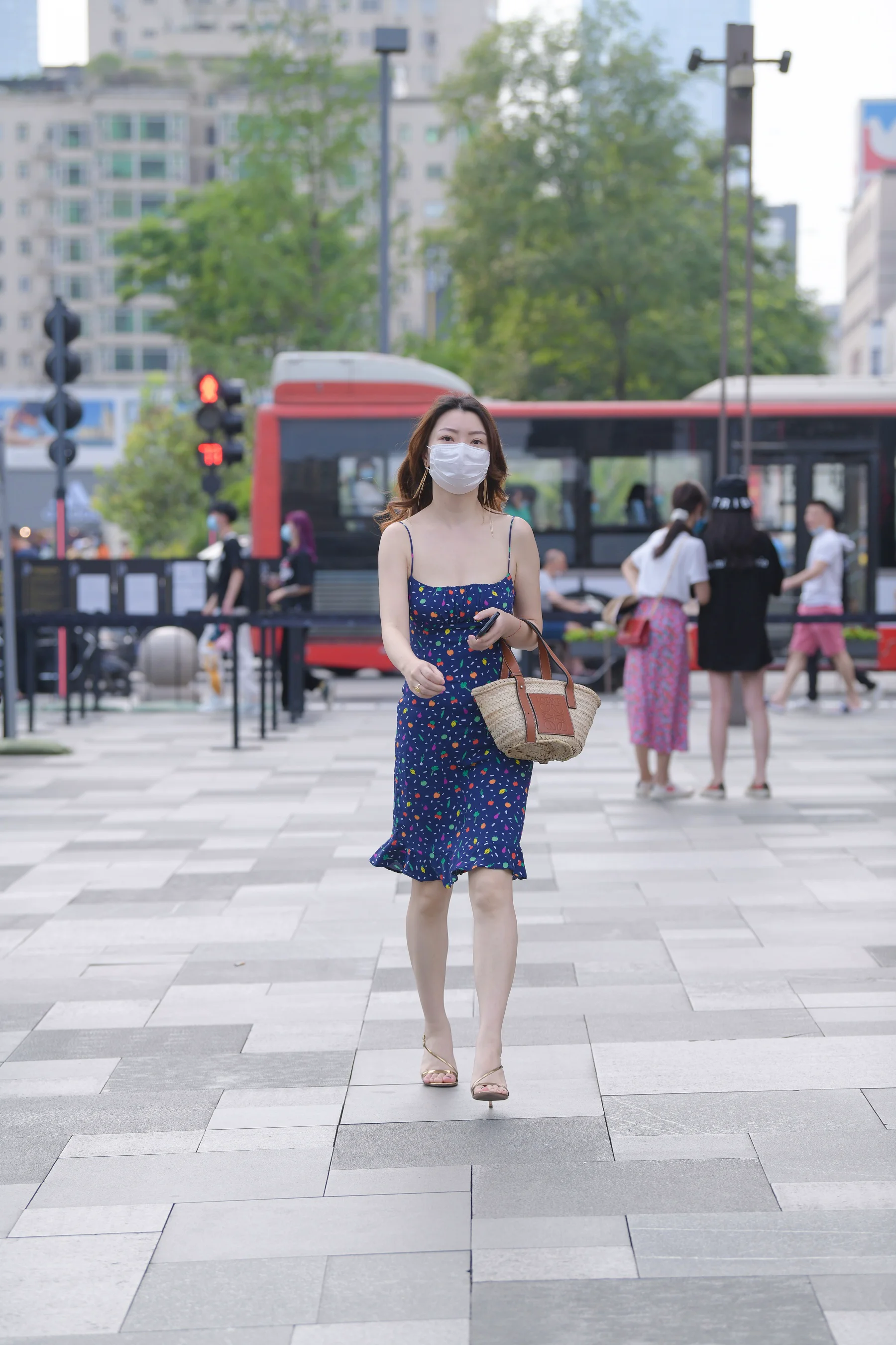 视觉冲击作品 – 夏日性感吊带裙小姐姐 写真 - 爱照片