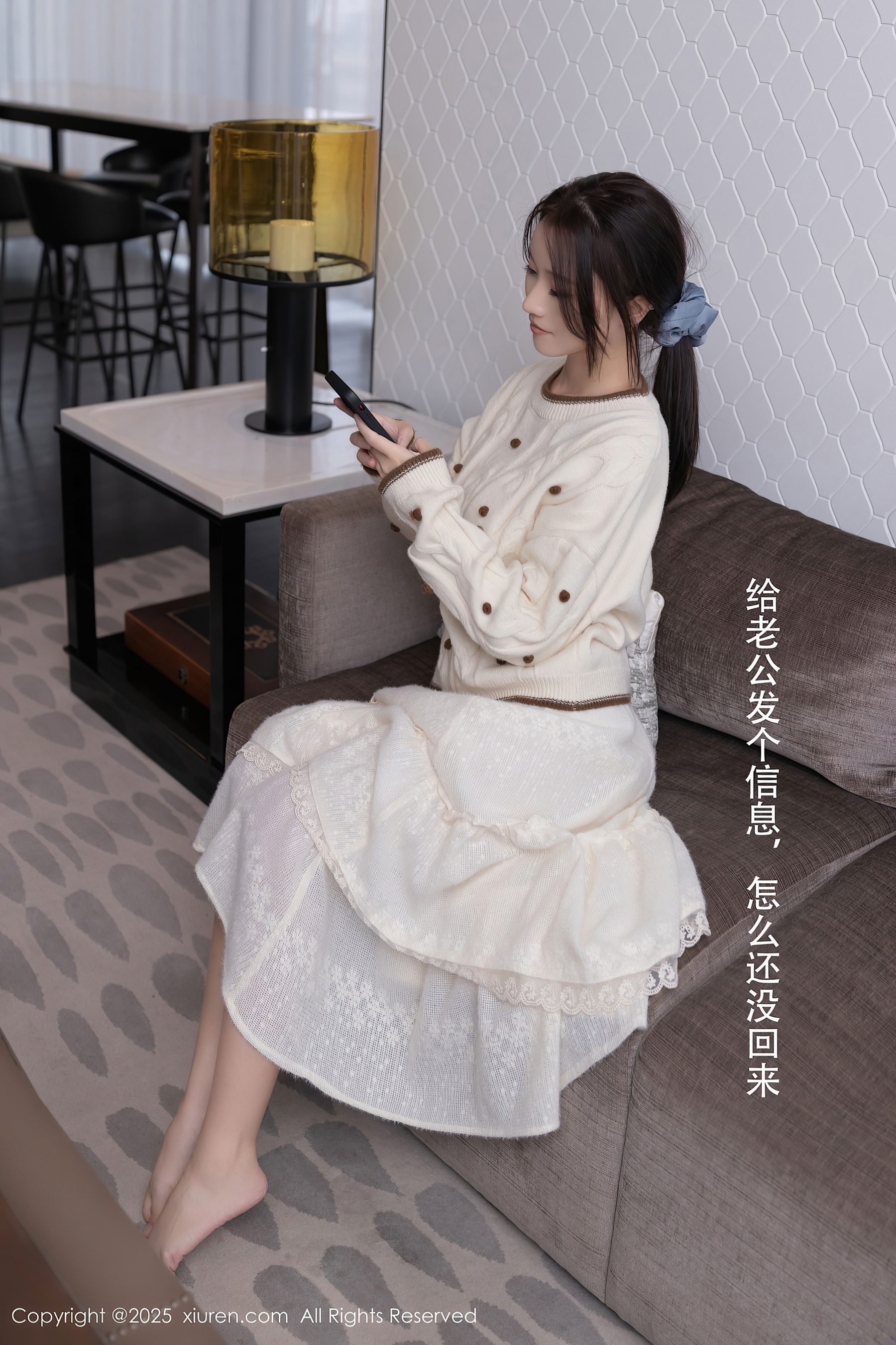 [XiuRen秀人网] No.9729 杏子Yada 黑丝美腿 - 爱照片