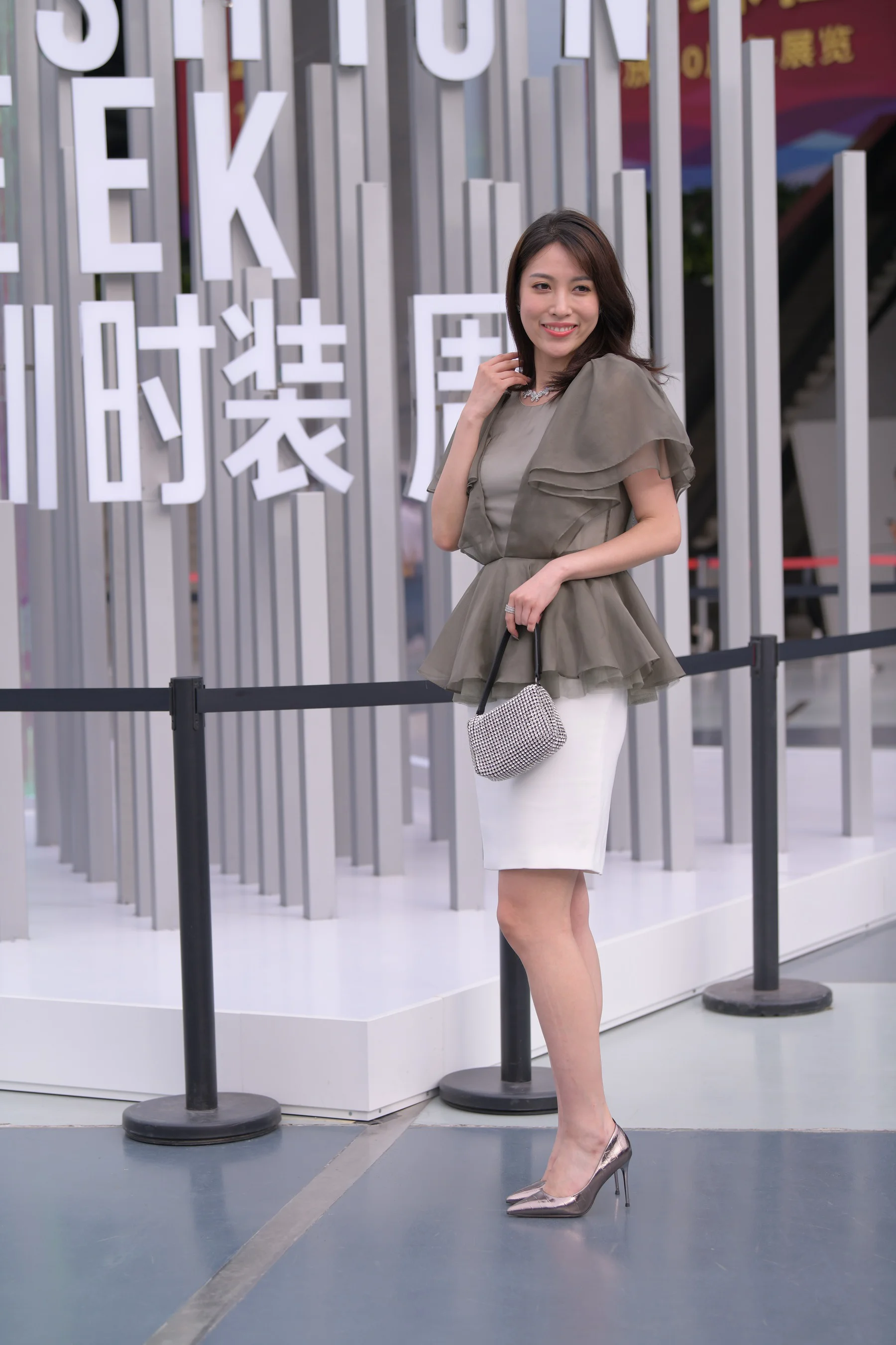 视觉冲击作品 美腿美足的高层女主管 写真 - 爱照片