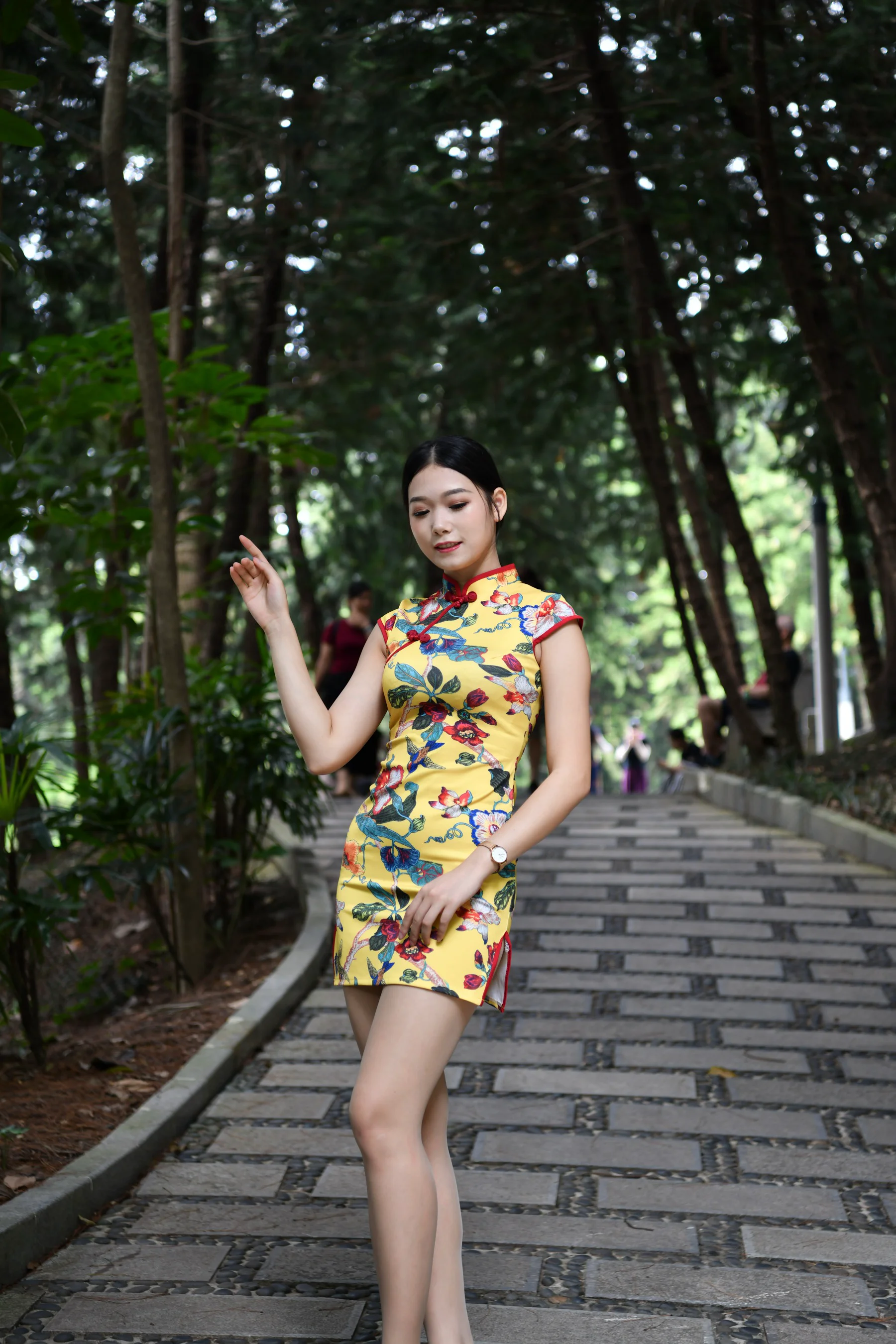小海街拍作品 – 旗袍小姐姐在凉亭乘凉 写真 - 爱照片