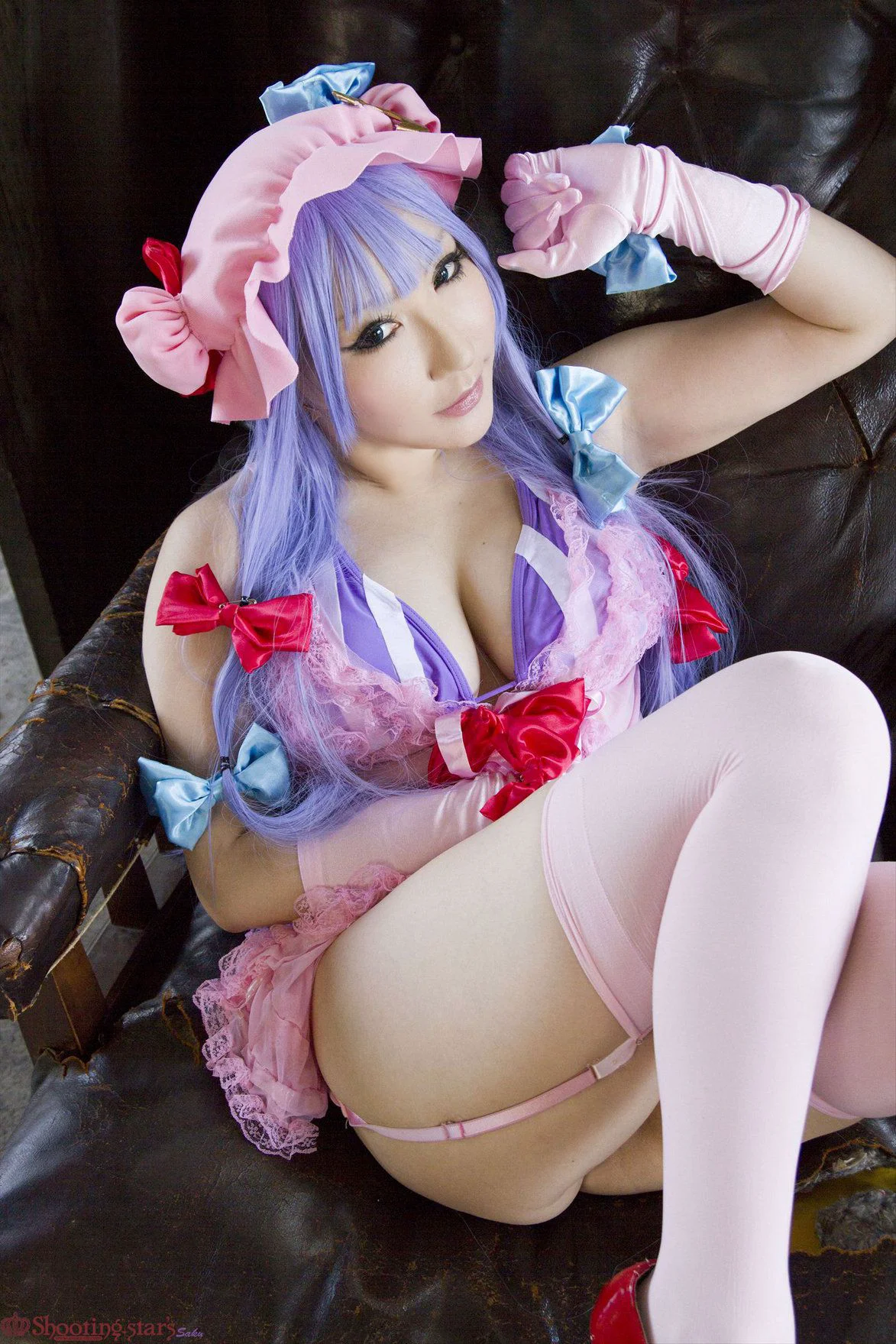 绫香サク (サク綾香 Saku Ayaka) 《東方Project》Patchouli Knowledge [Shooting Star’s] 写真集 - 爱照片