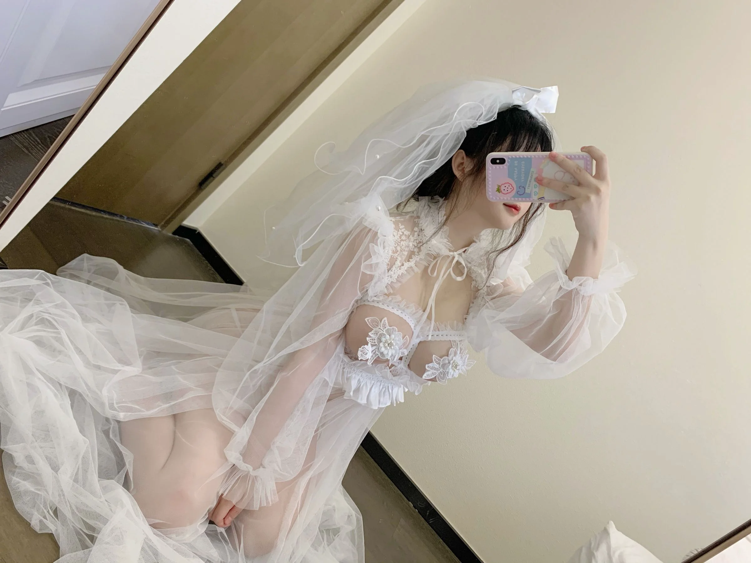 [Cosplay] 蜜桃少女是依酱呀 – 花嫁 写真集 - 爱照片