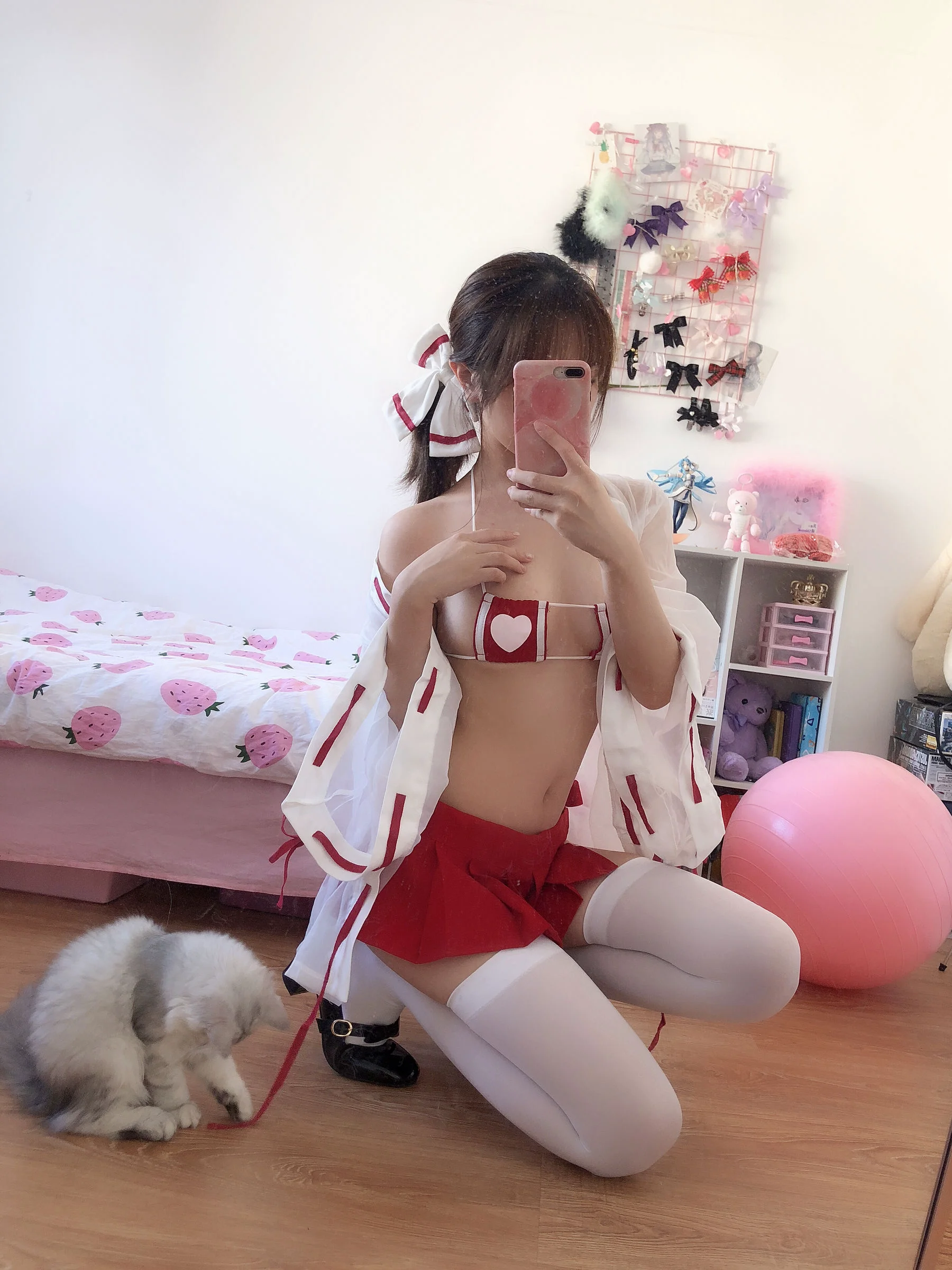 [Cosplay写真] 动漫博主雯妹 – 自拍本（1号本）巫女 - 爱照片