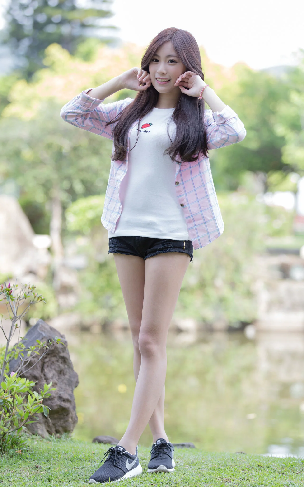 张楚珊《台北中山站麦当劳-校花女神公园小清新外拍》 写真集 - 爱照片