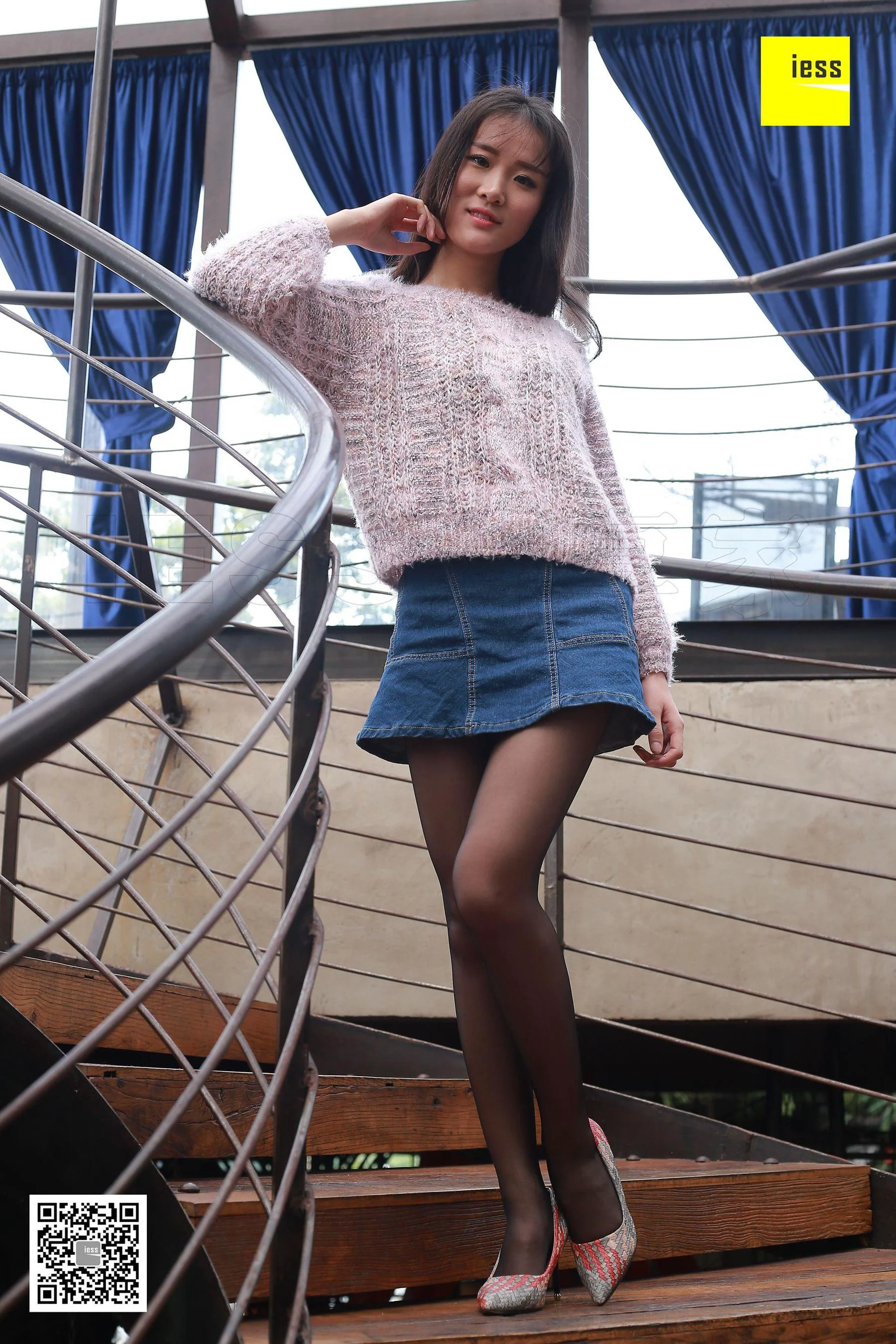 julia《黑丝与彩色编织高跟》[异思趣向IESS] 丝享家178 写真集 - 爱照片