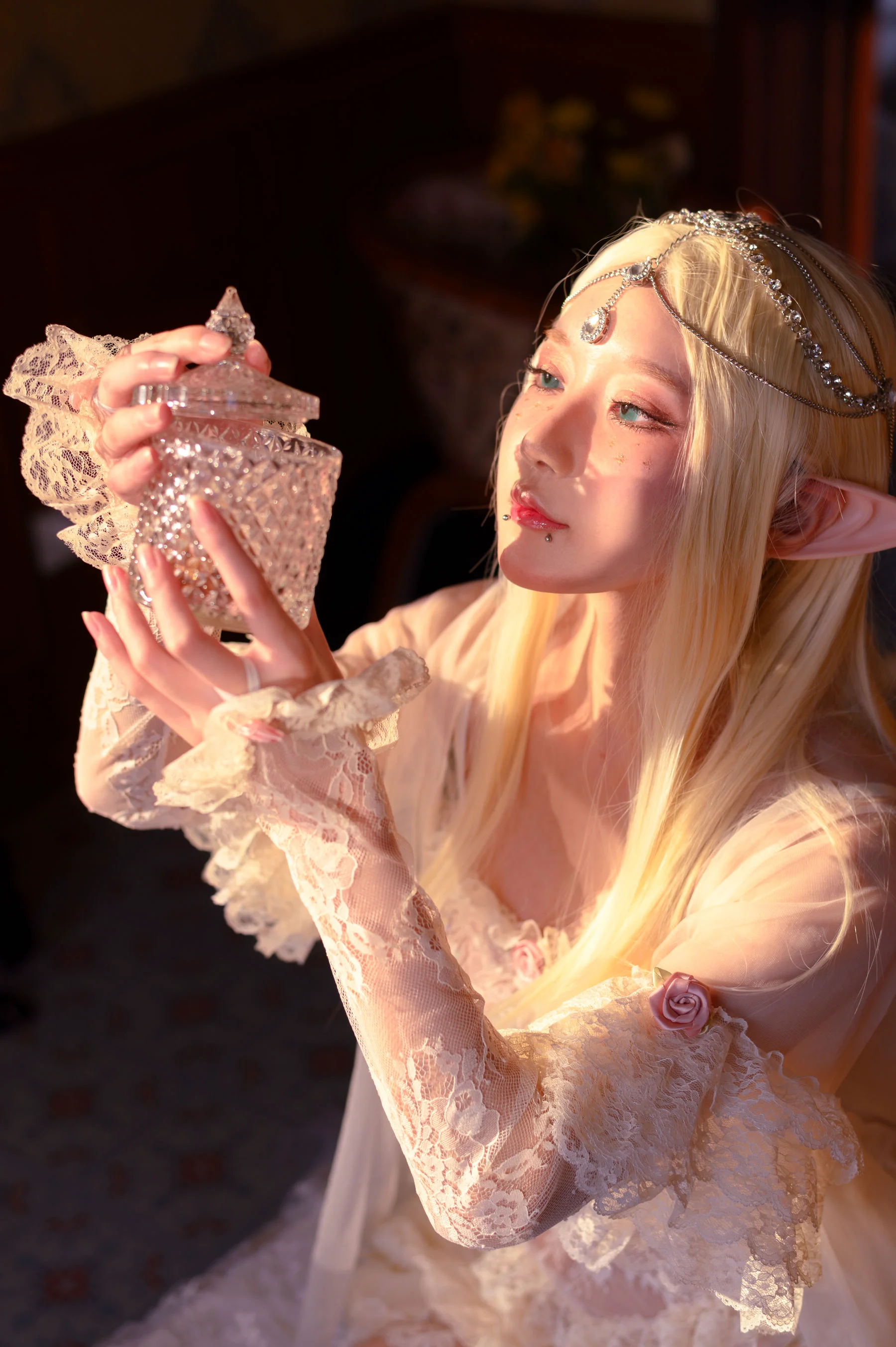 动漫博主阿包也是兔娘 – 精灵 写真套图 - 爱照片