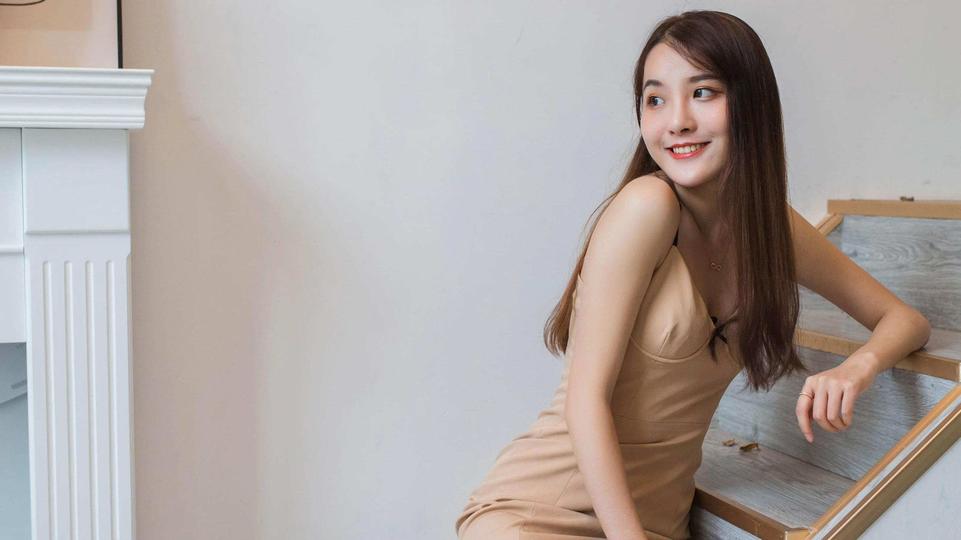 [IESS异思趣向] 丝享家 770 婉萍《邻家甜美女孩》 丝袜美腿写真 - 爱照片