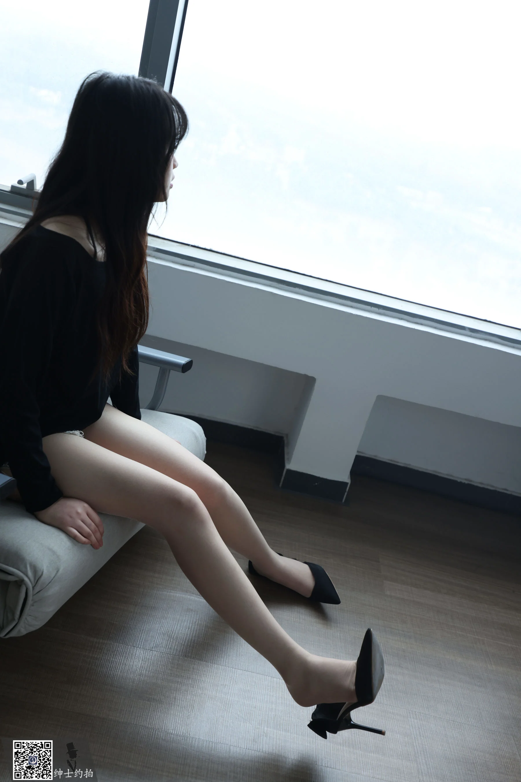 [绅士SHENSHI] SS034 蓉蓉 丝袜美腿套图 - 爱照片