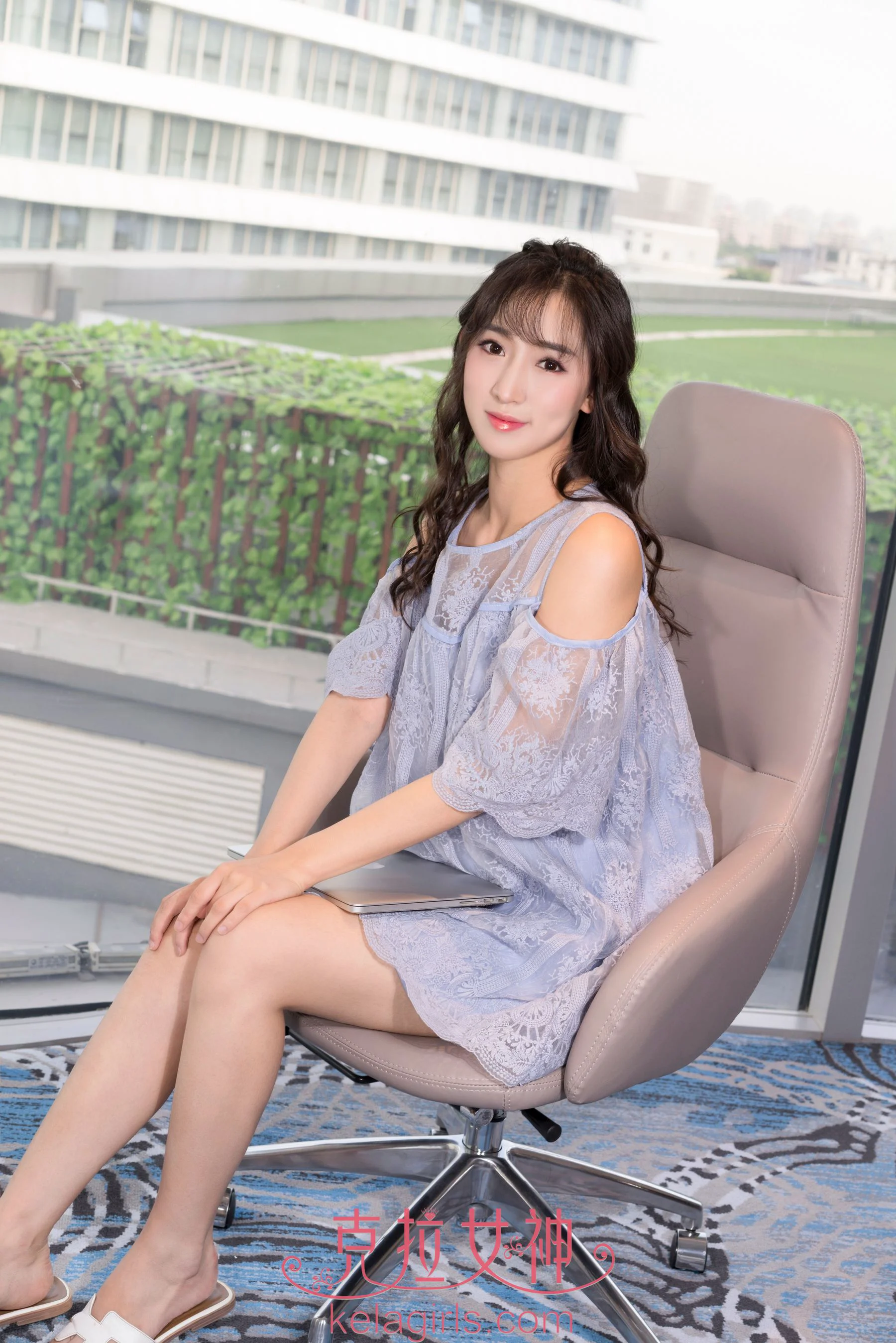 [克拉女神Kelagirls] 姜璐 – 学姐挑鞋 - 爱照片
