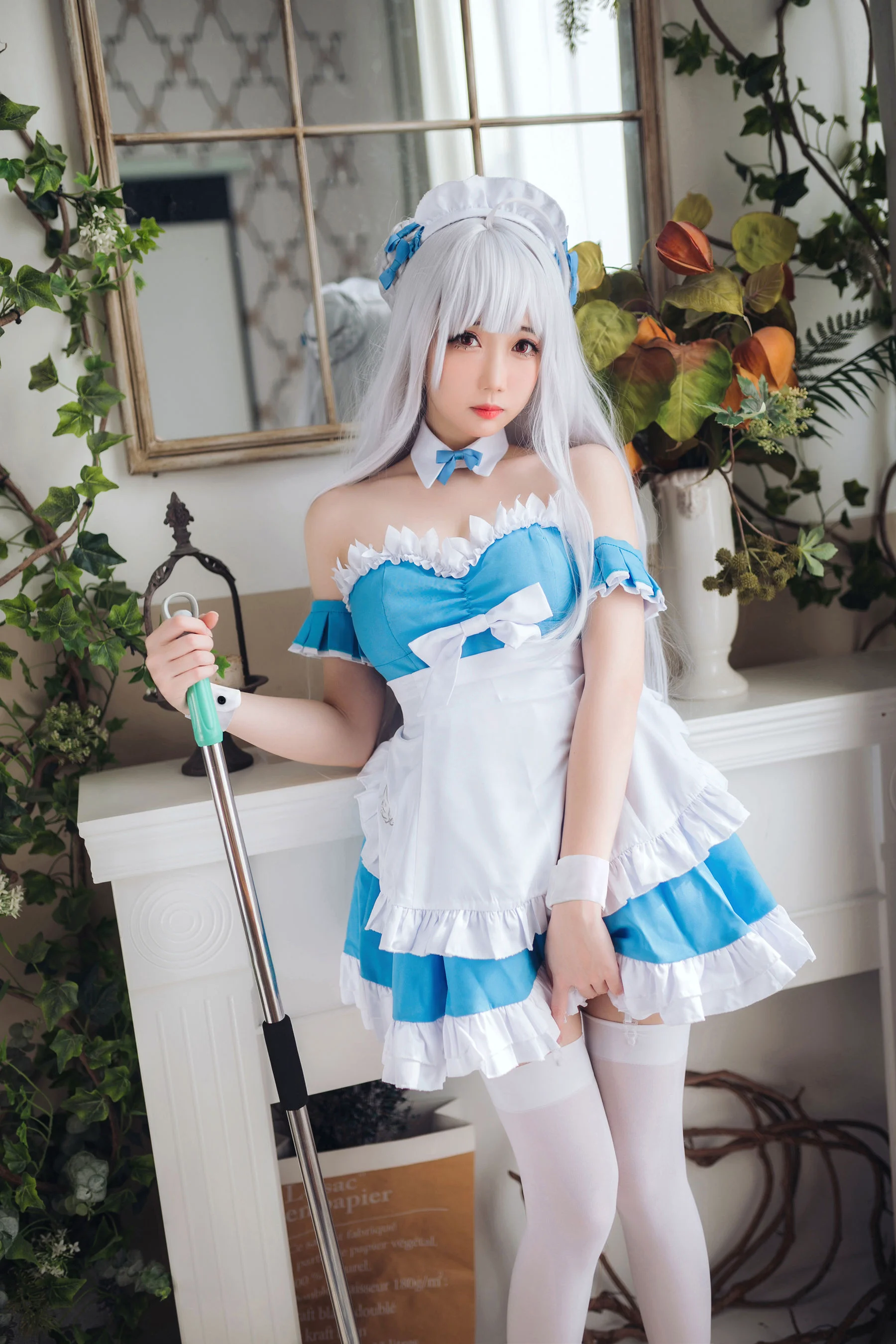 [网红COSER写真] 焖焖碳 – 小天鹅女仆 - 爱照片