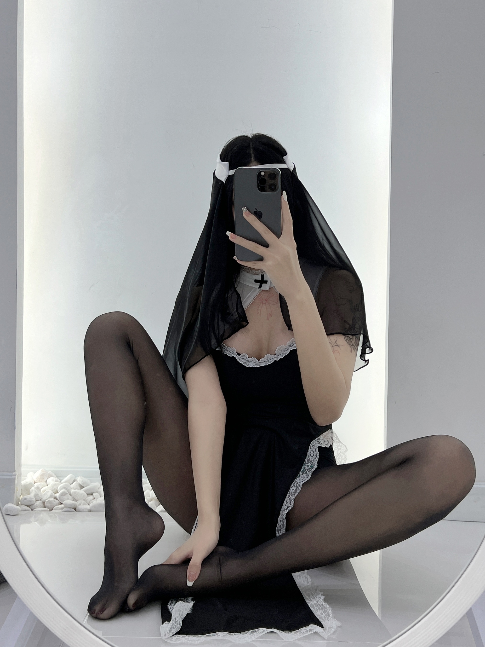 鱼神 – 修女服 - 爱照片