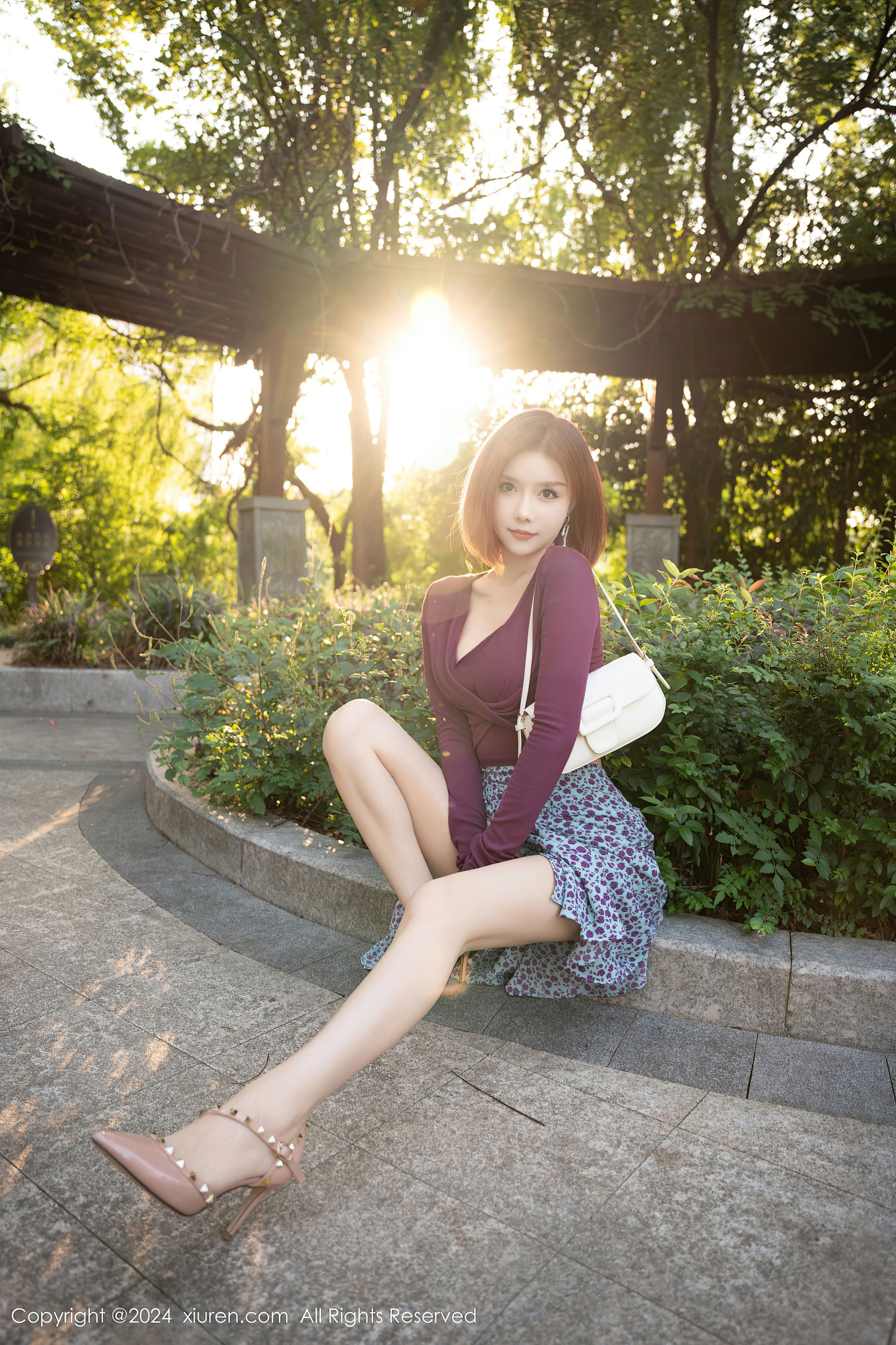 [XiuRen秀人网] No.9445 白芷yy 美腿性感 - 爱照片