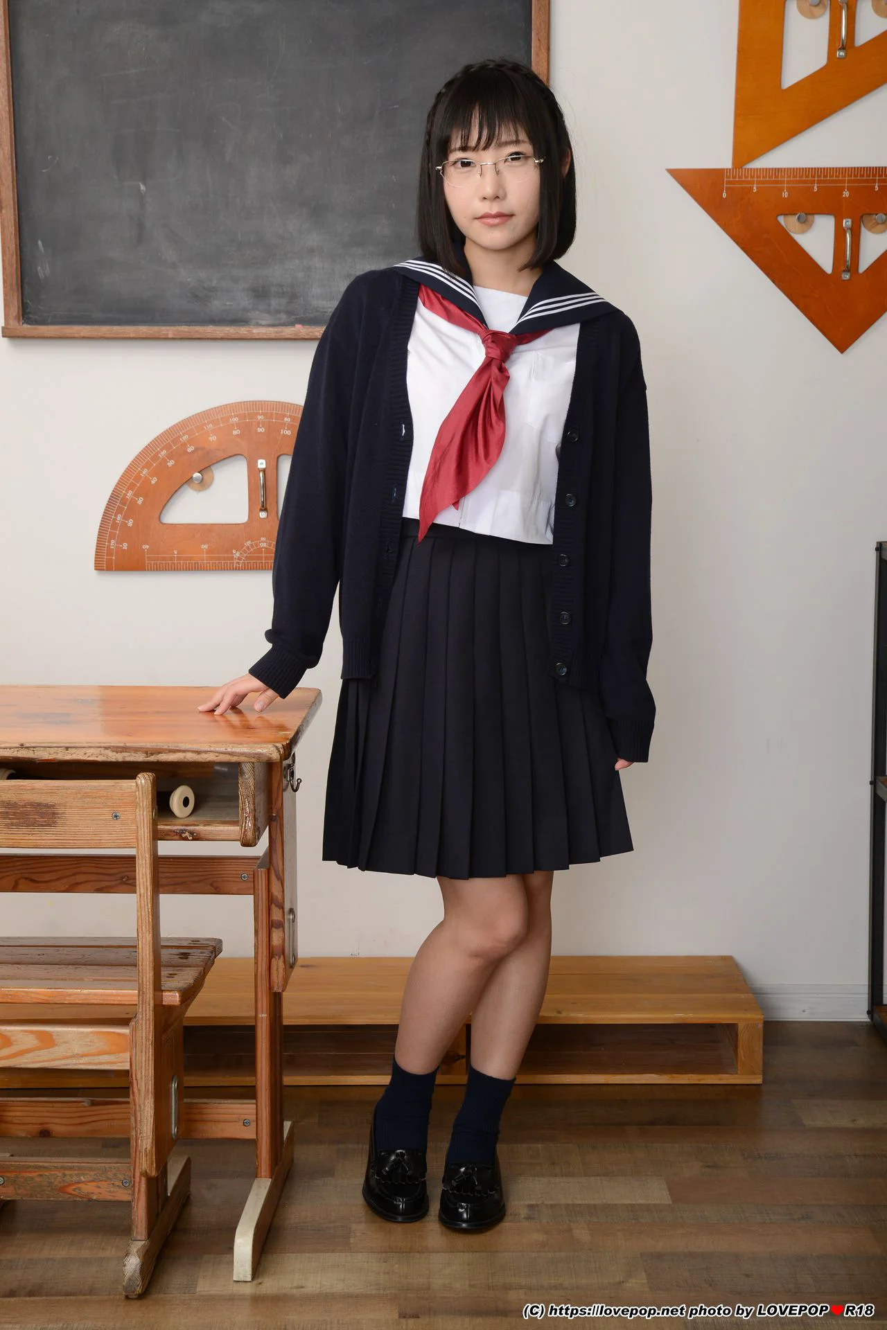 [LOVEPOP] Yui Shirasaka 白坂有以 Photoset 01 - 爱照片