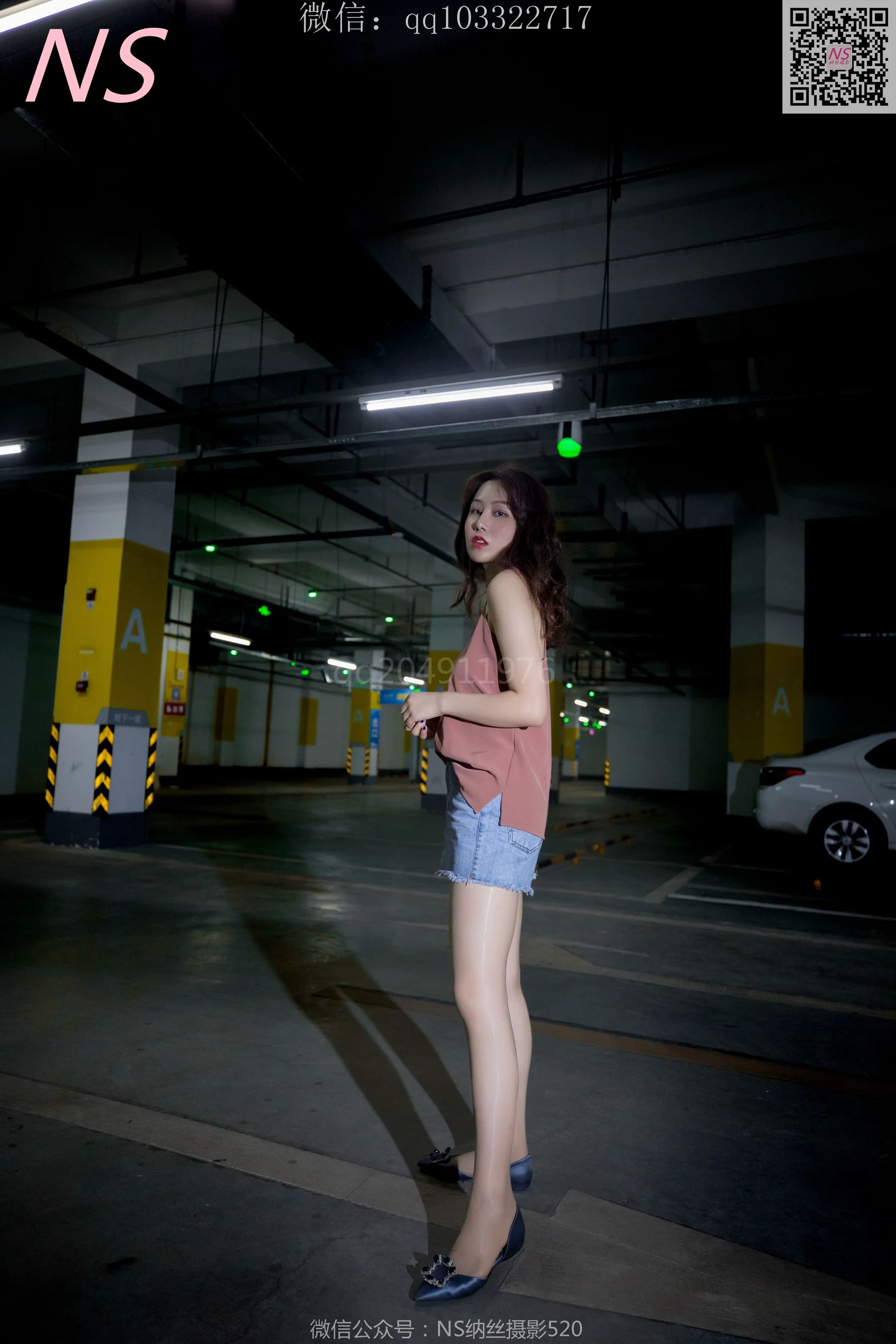 小朱茵《地下车库的丝袜美腿女郎》 [纳丝摄影] 写真集 - 爱照片