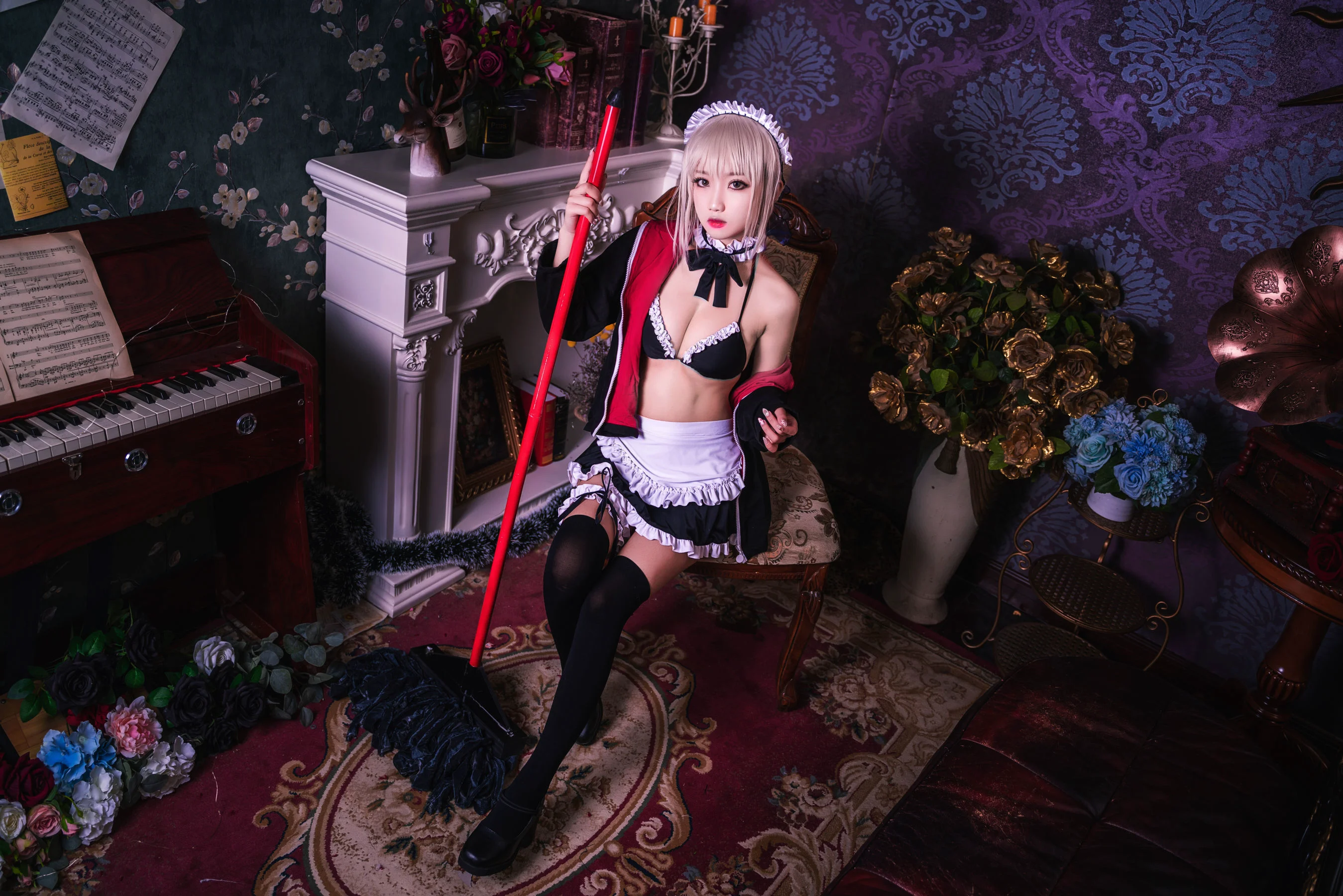 鬼畜瑶《黑丝女仆》 [萝莉COS] 写真集 - 爱照片