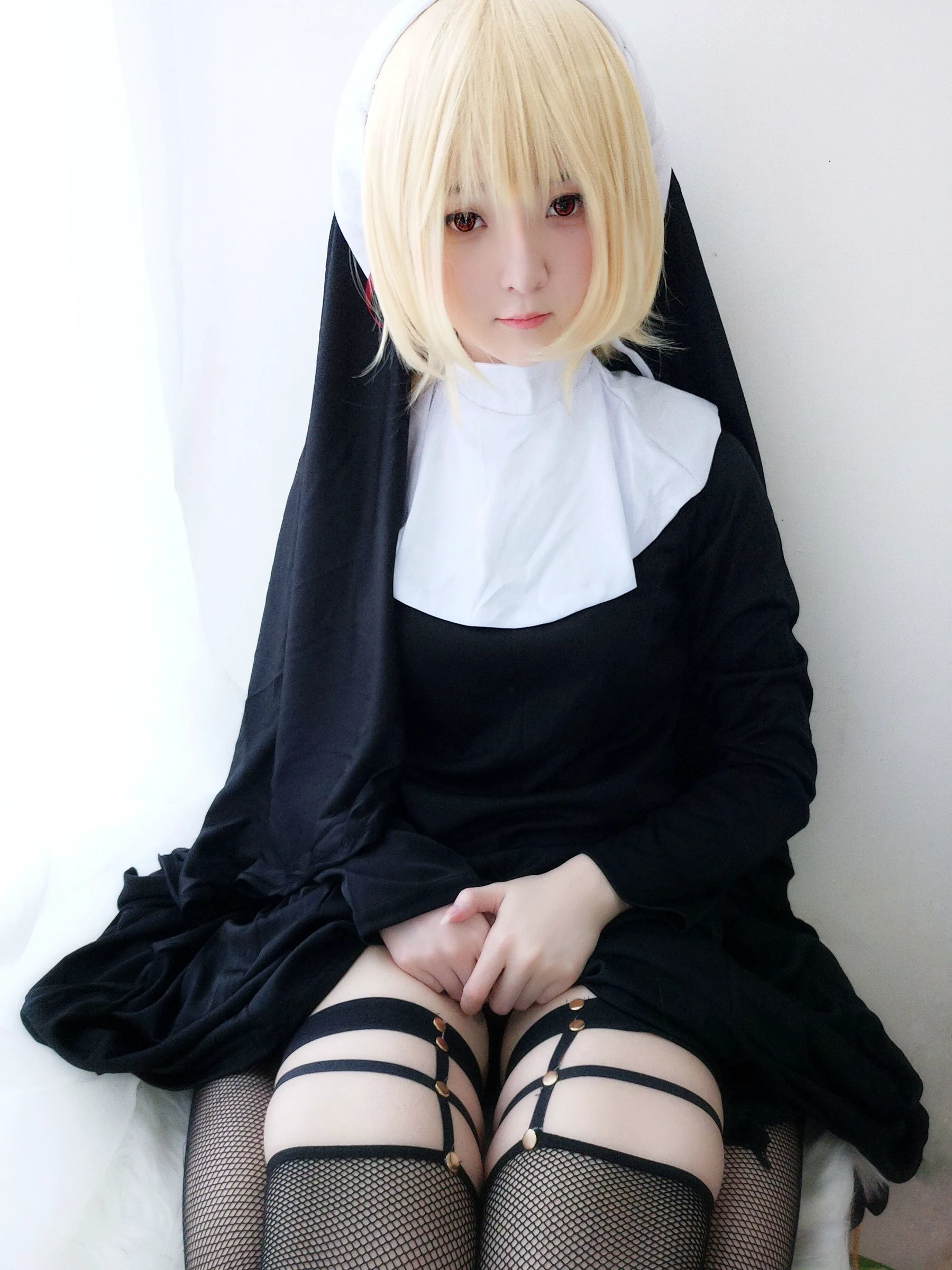 一小央泽 《修女小姐姐（黑）》 [萝莉COS] 写真集 - 爱照片