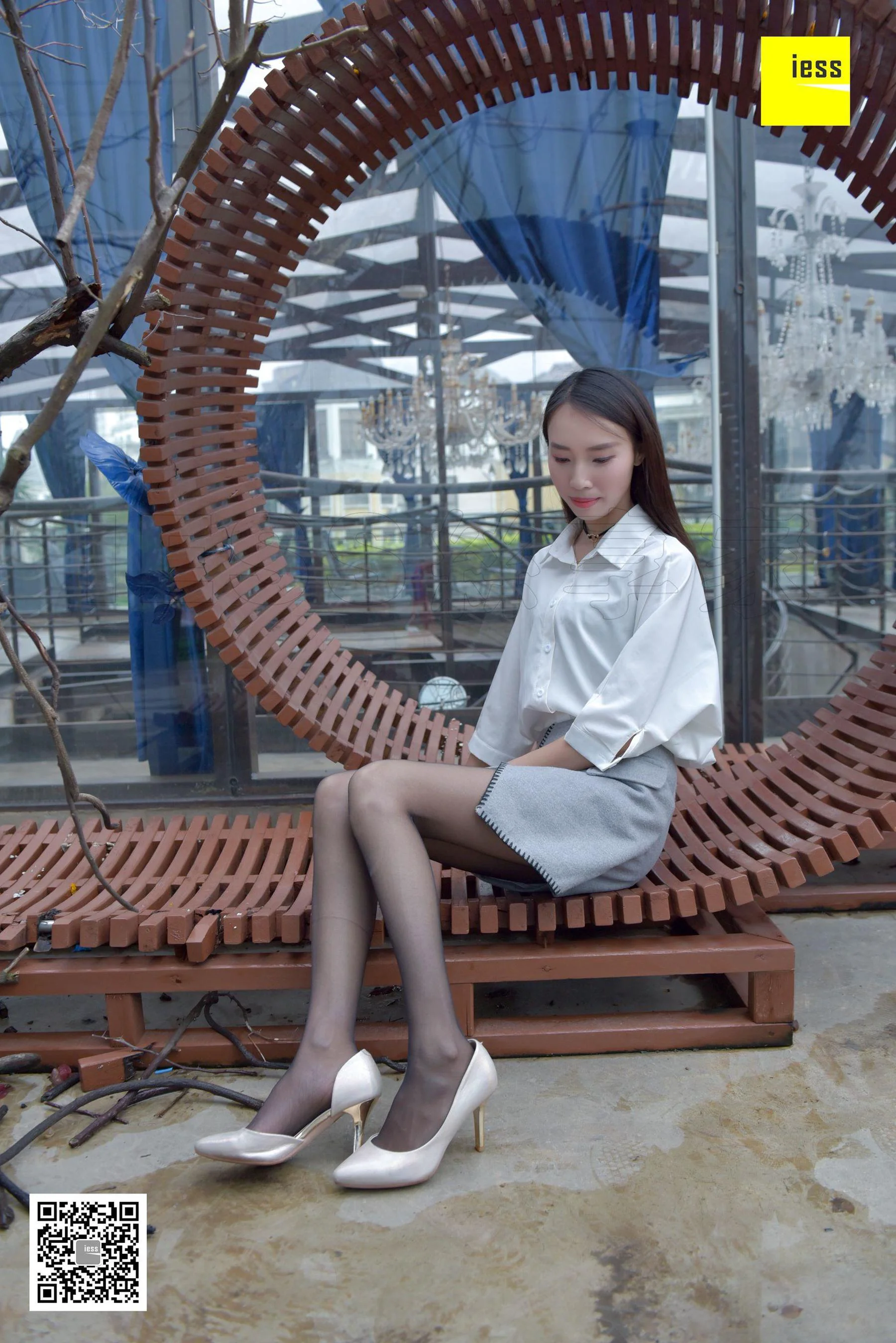 永英《雨后的黑丝》 [异思趣向IESS] 丝享家160 写真集 - 爱照片